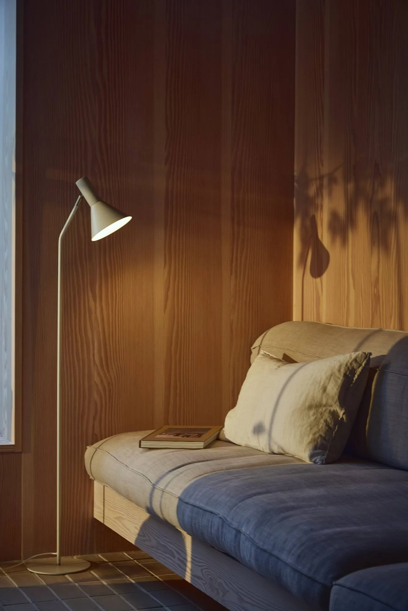 Lyss floor lamp, Vanilla, 150 cm Frandsen