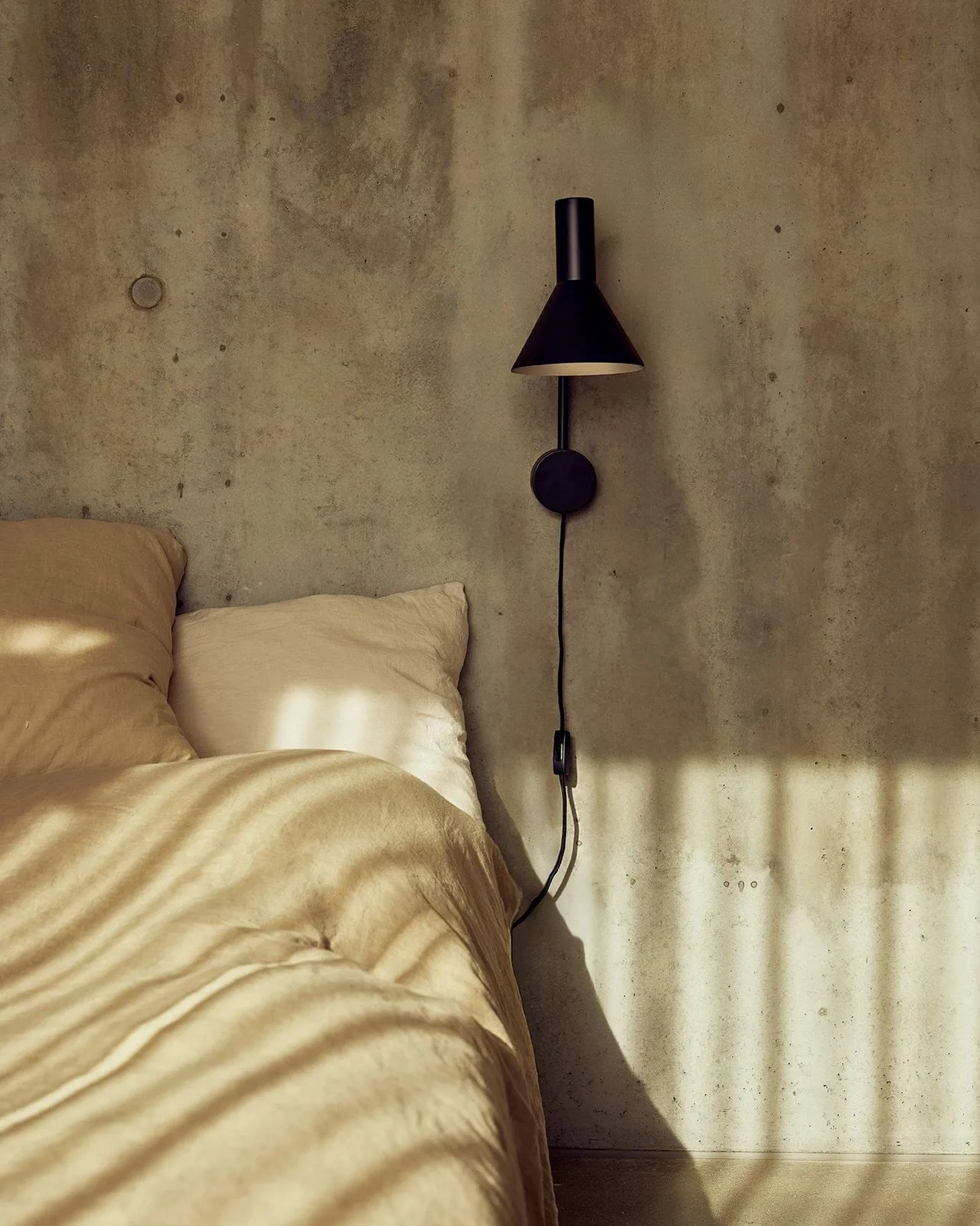 Lyss wall lamp, Matt black, 42 cm Frandsen