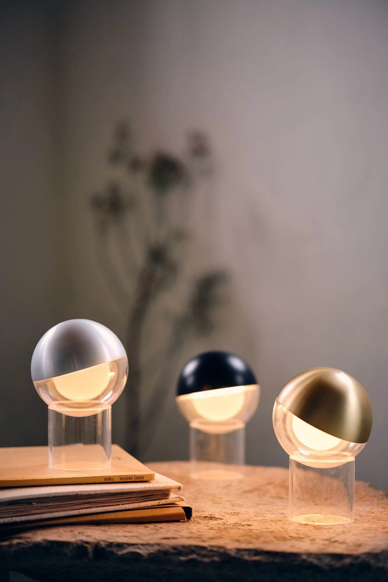 Pila portable table lamp, Solid brass Frandsen