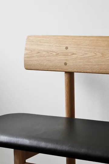Mogensen 3171 bench - Soaped oak-leather omni 301 black - Fredericia Furniture