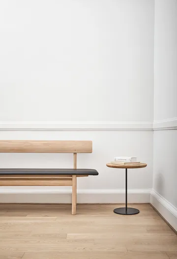 Mogensen 3171 bench - Soaped oak-leather omni 301 black - Fredericia Furniture
