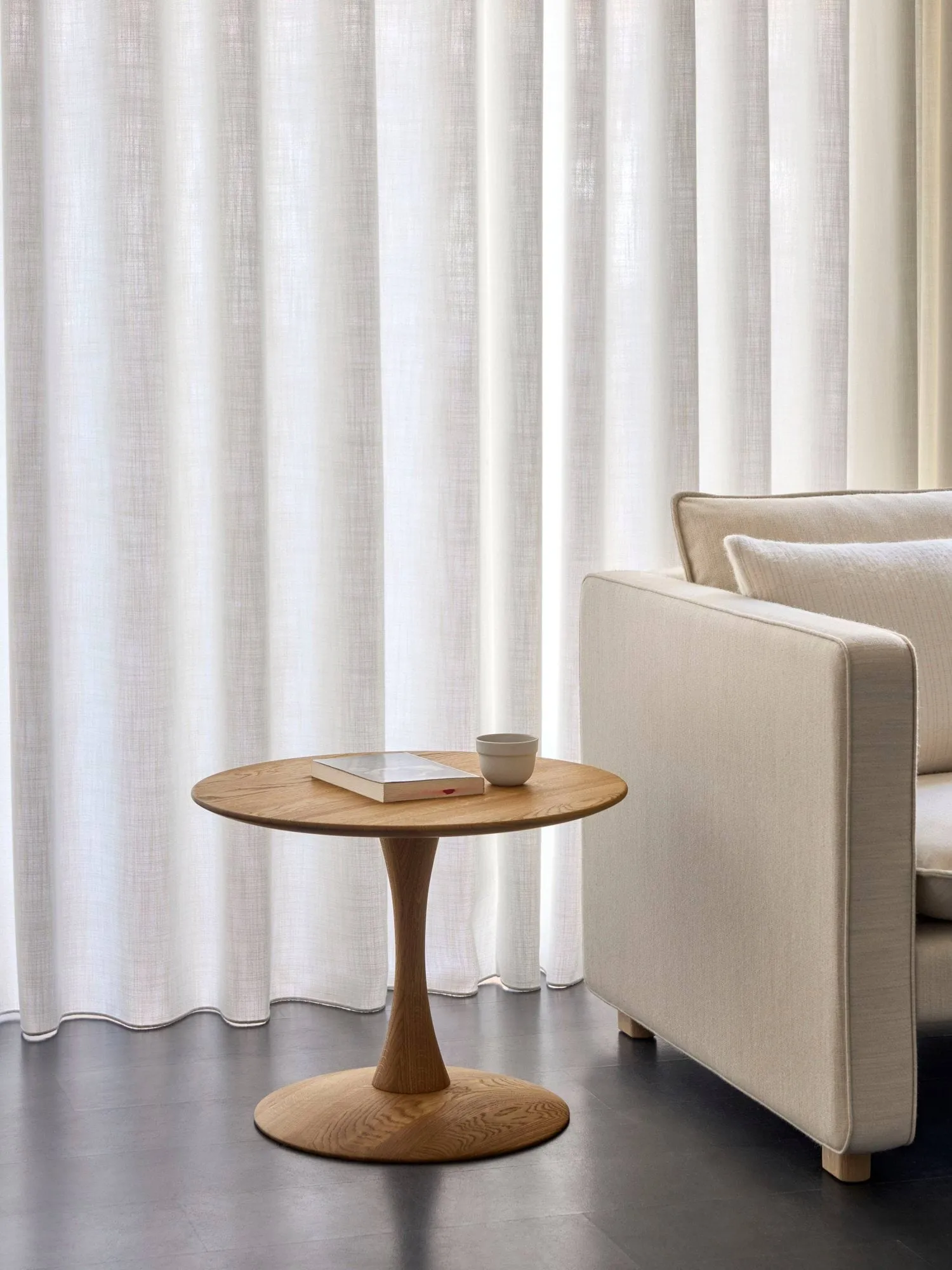 ND110 Trisse coffee table, Oiled oak, Ø55x42 cm Fredericia Furniture