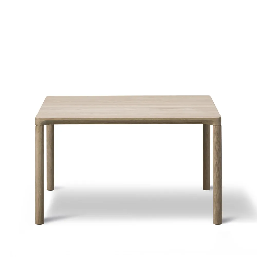 Piloti 6725 side table, Lacquered oak - height 41 cm Fredericia Furniture