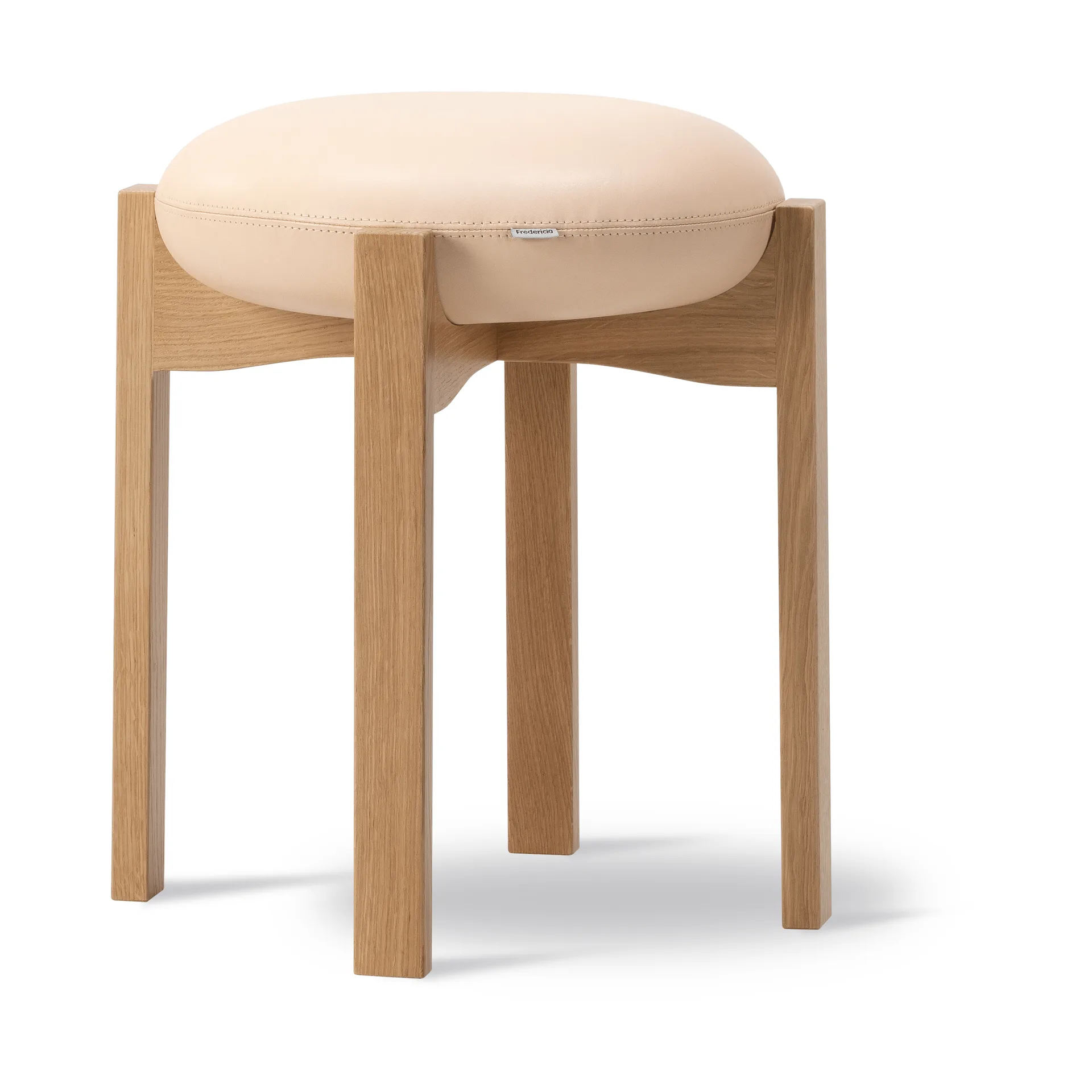 Pioneer low stool, Leather Vegeta 90-lacquered oak Fredericia Furniture