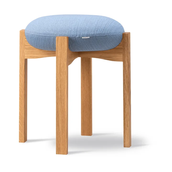 Pioneer low stool - Odino PV82 light blue-lacquered oak - Fredericia Furniture
