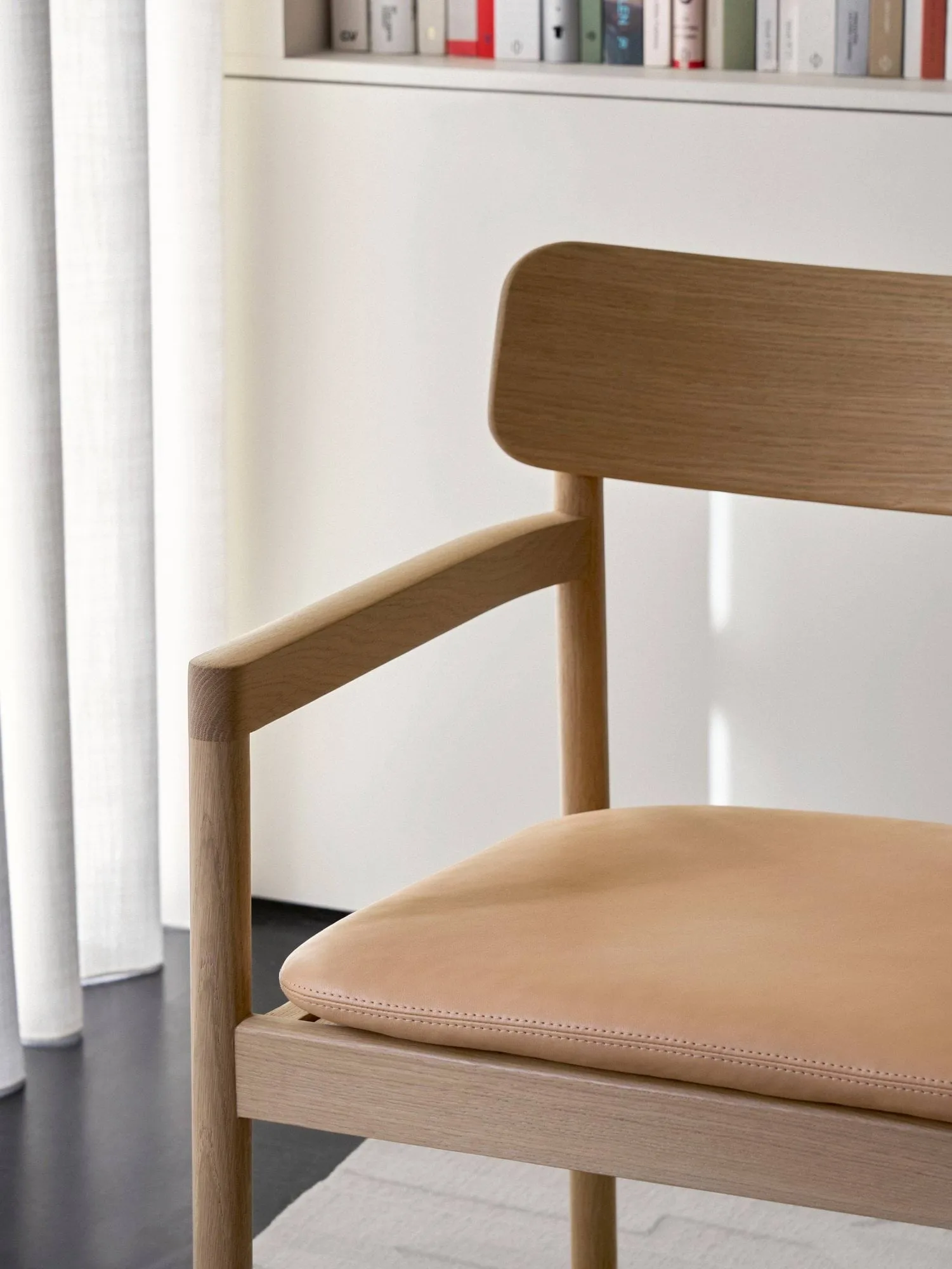 Post lounge chair, Vegeta leather-light oiled oak Fredericia Furniture