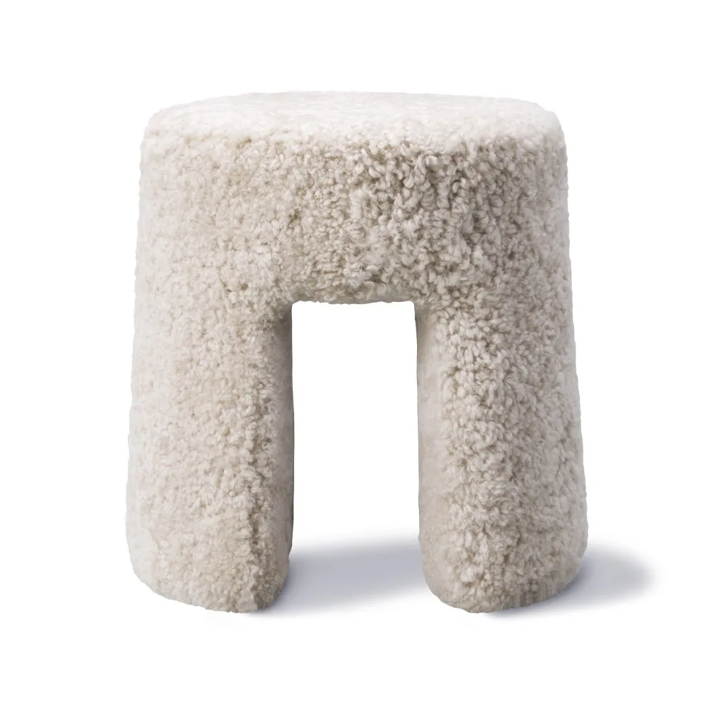Sequoia ottoman, Sheepskin moonlight Fredericia Furniture