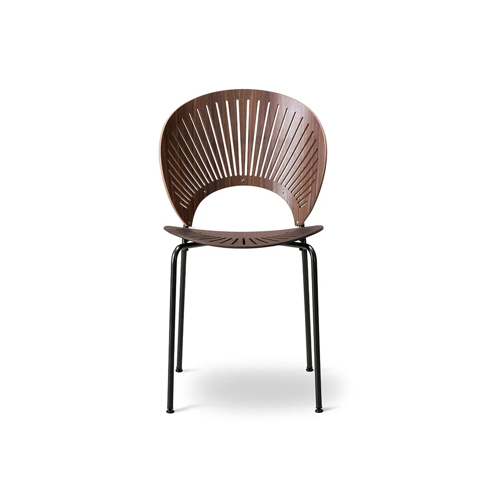 Trinidad 3398 chair, Clear lacquered walnut-leg black Fredericia Furniture