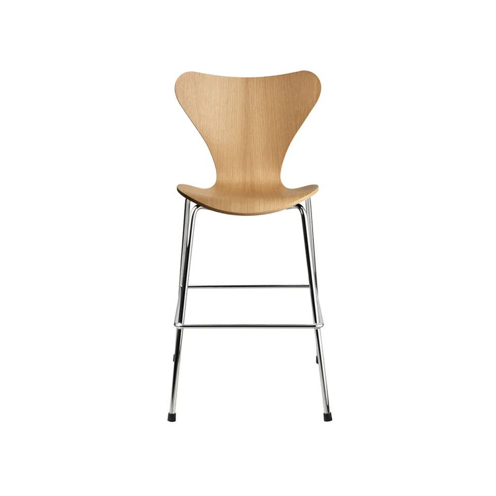 3177 Series 7 Junior chair chrome, Lacquered oak veneer Fritz Hansen