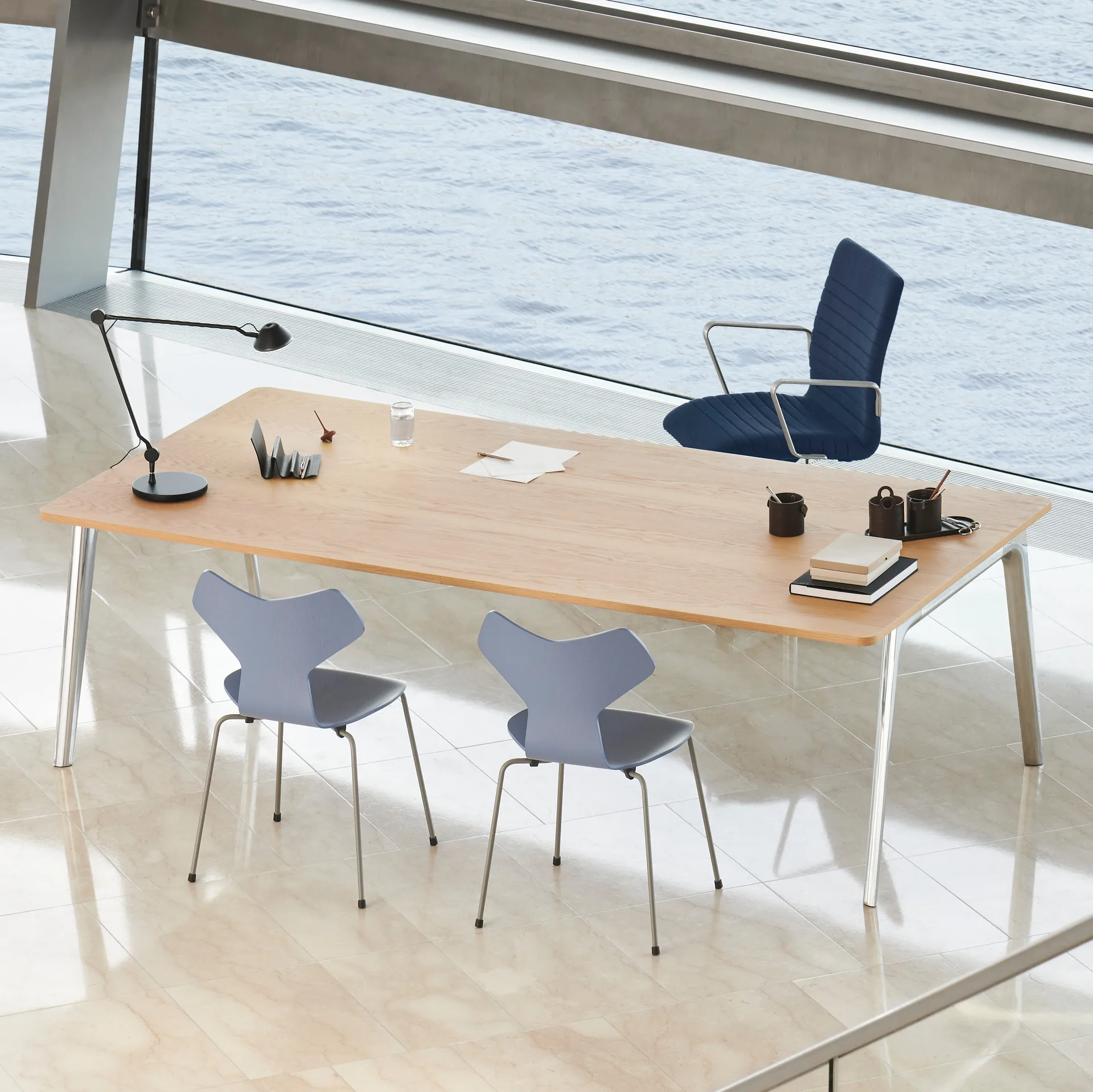 AQ01 table lamp, Black Fritz Hansen