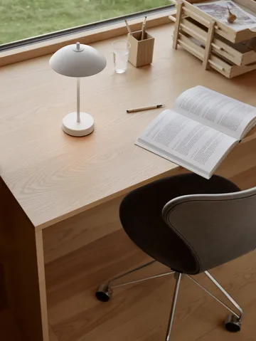 Clam portable table lamp 31 cm - White - Fritz Hansen