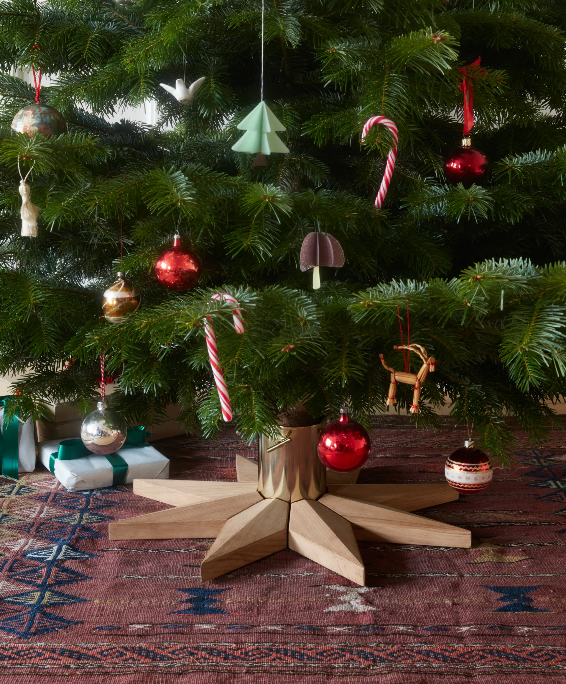 Stella Christmas tree base Ø50.5 cm, Oak Fritz Hansen