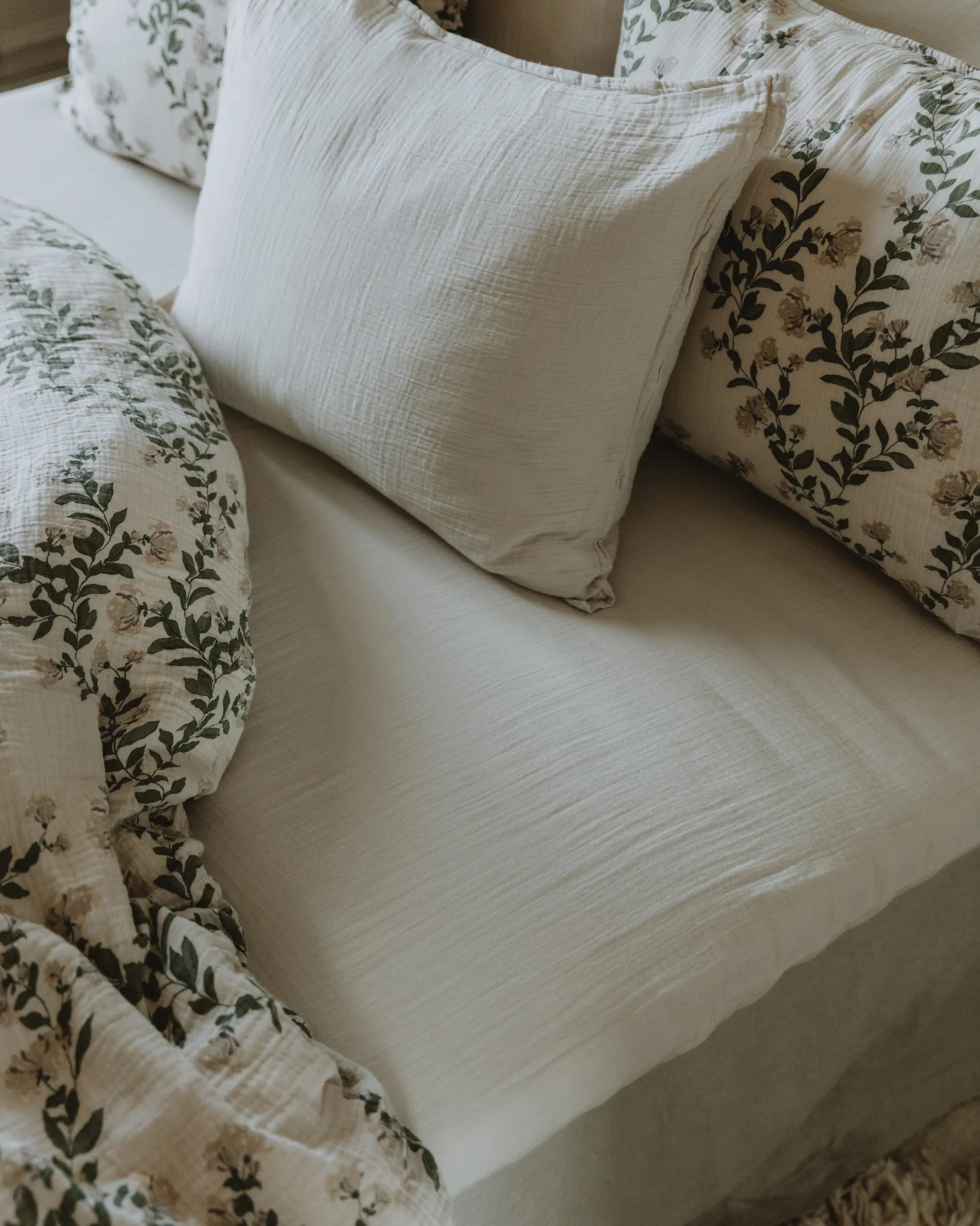 Eggshell Muslin fitted sheet, 160x200x30 cm Garbo&Friends