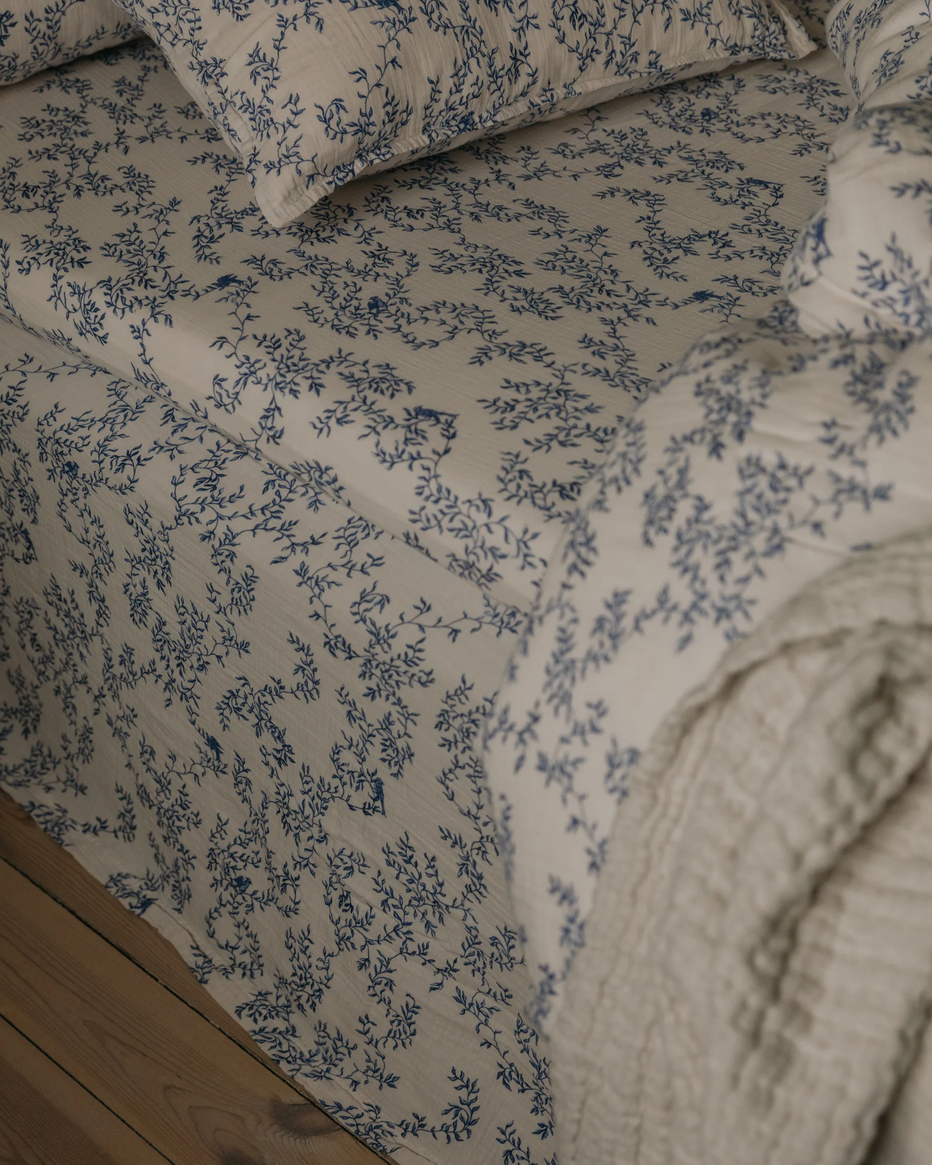 Jardim Muslin bed skirt, 160x200x53 cm Garbo&Friends