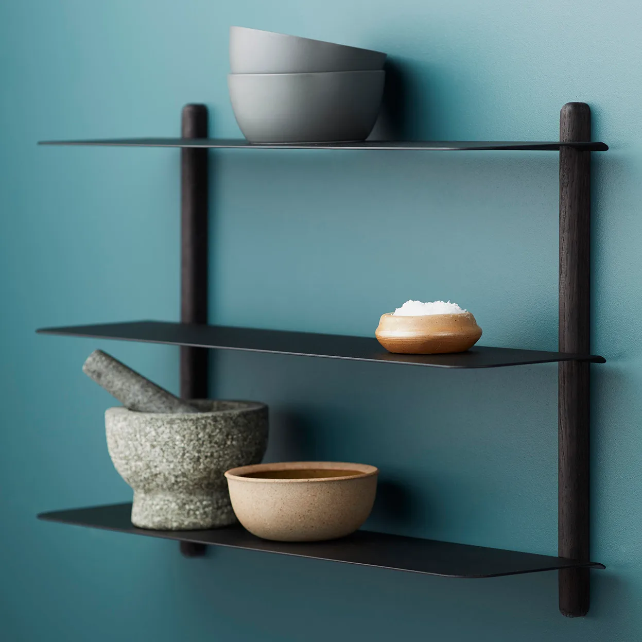 Nivo shelf A, Black-stained ash room-black Gejst