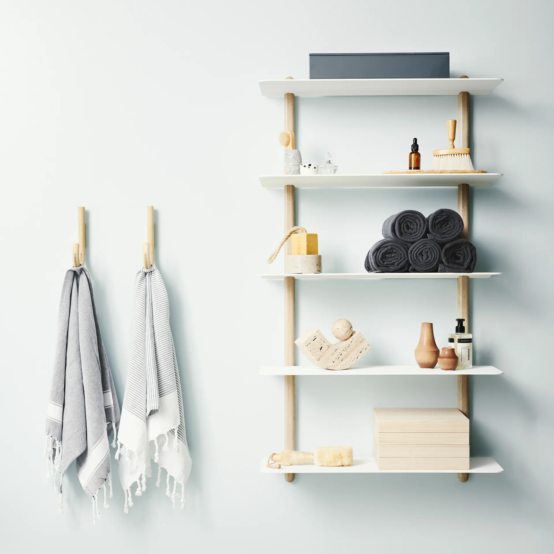 Nivo shelf E large, Dark-stained ash-black Gejst