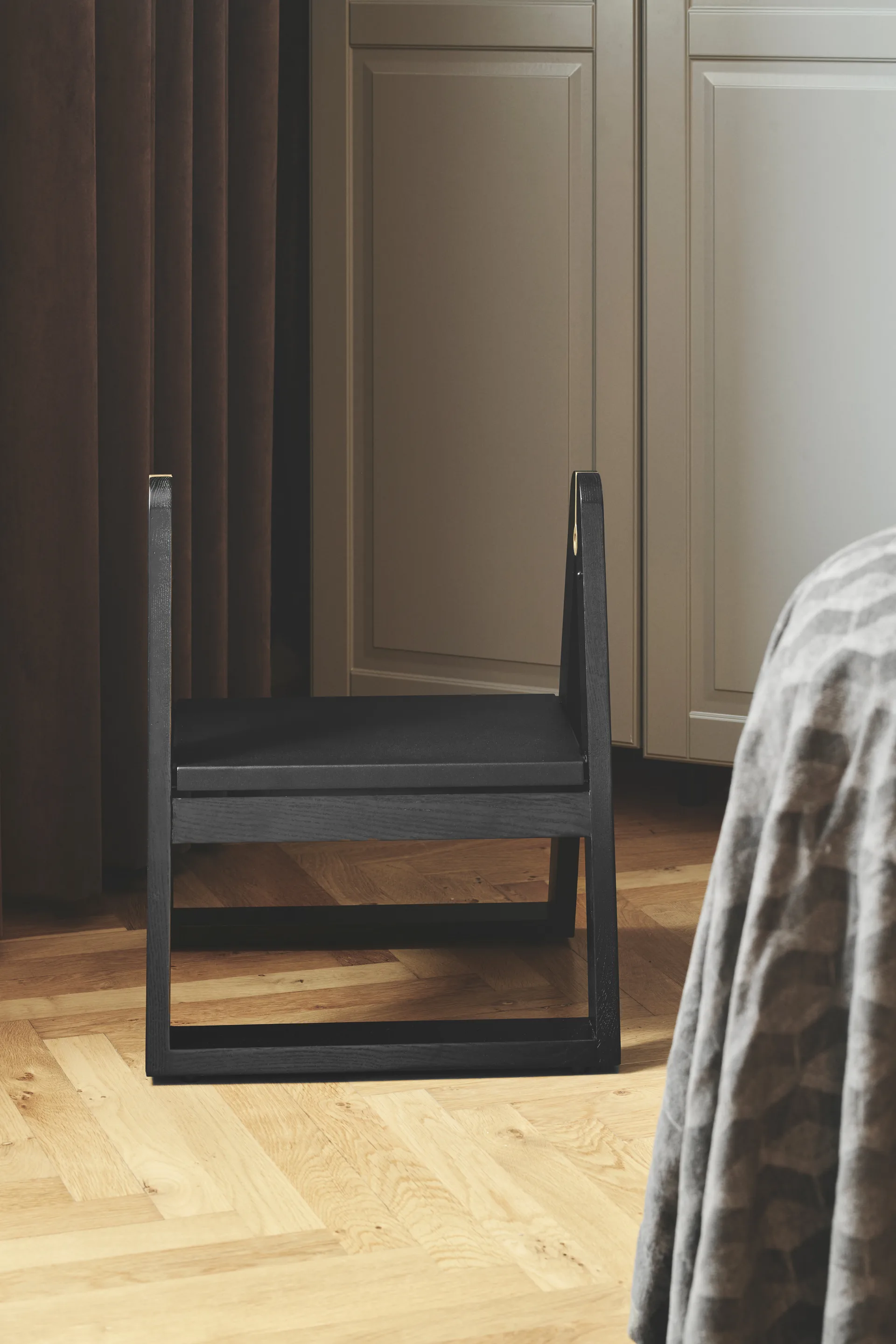 Reech step stool, Black Gejst