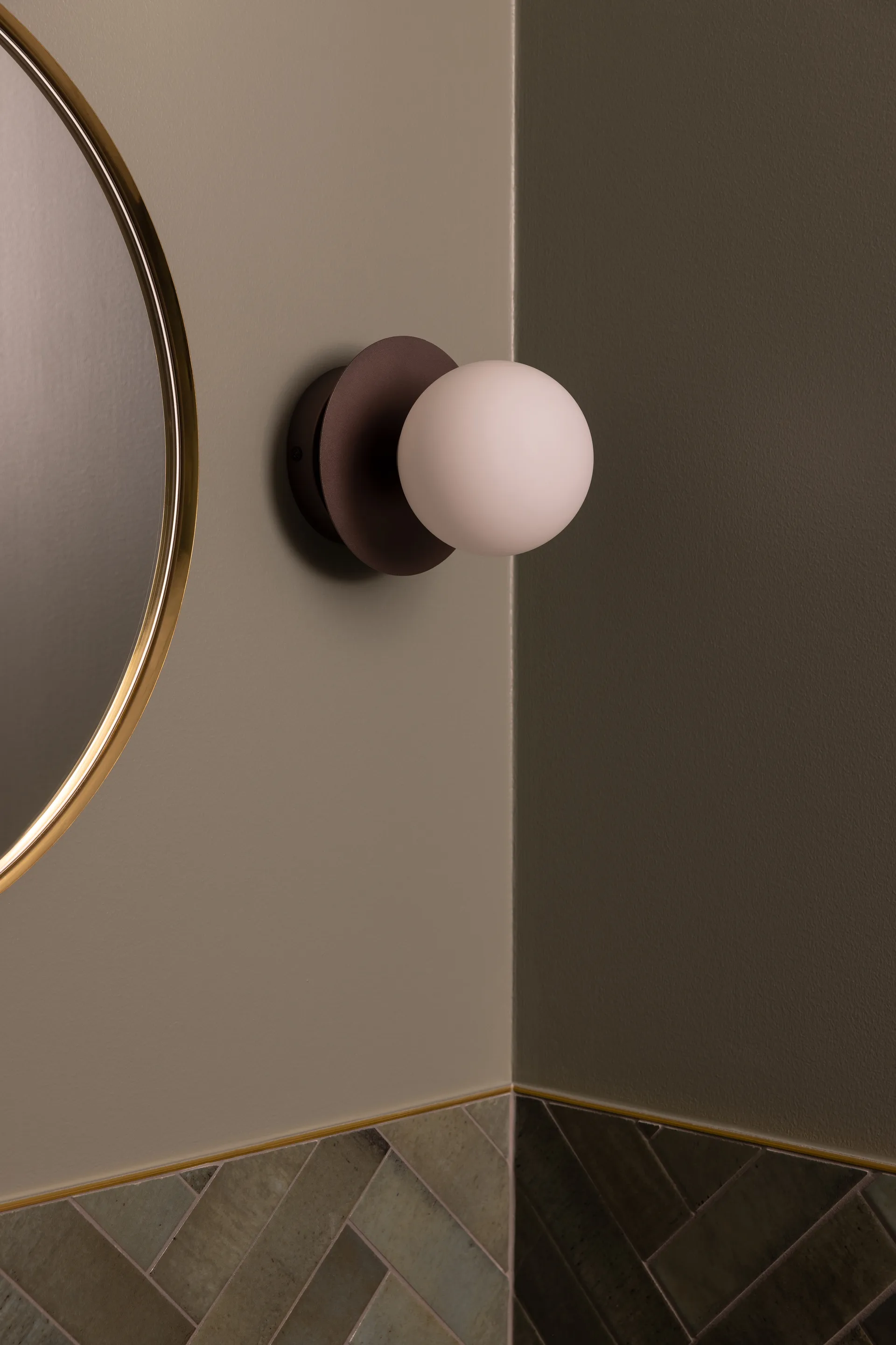 Art Deco ceiling, Bronze-white Globen Lighting