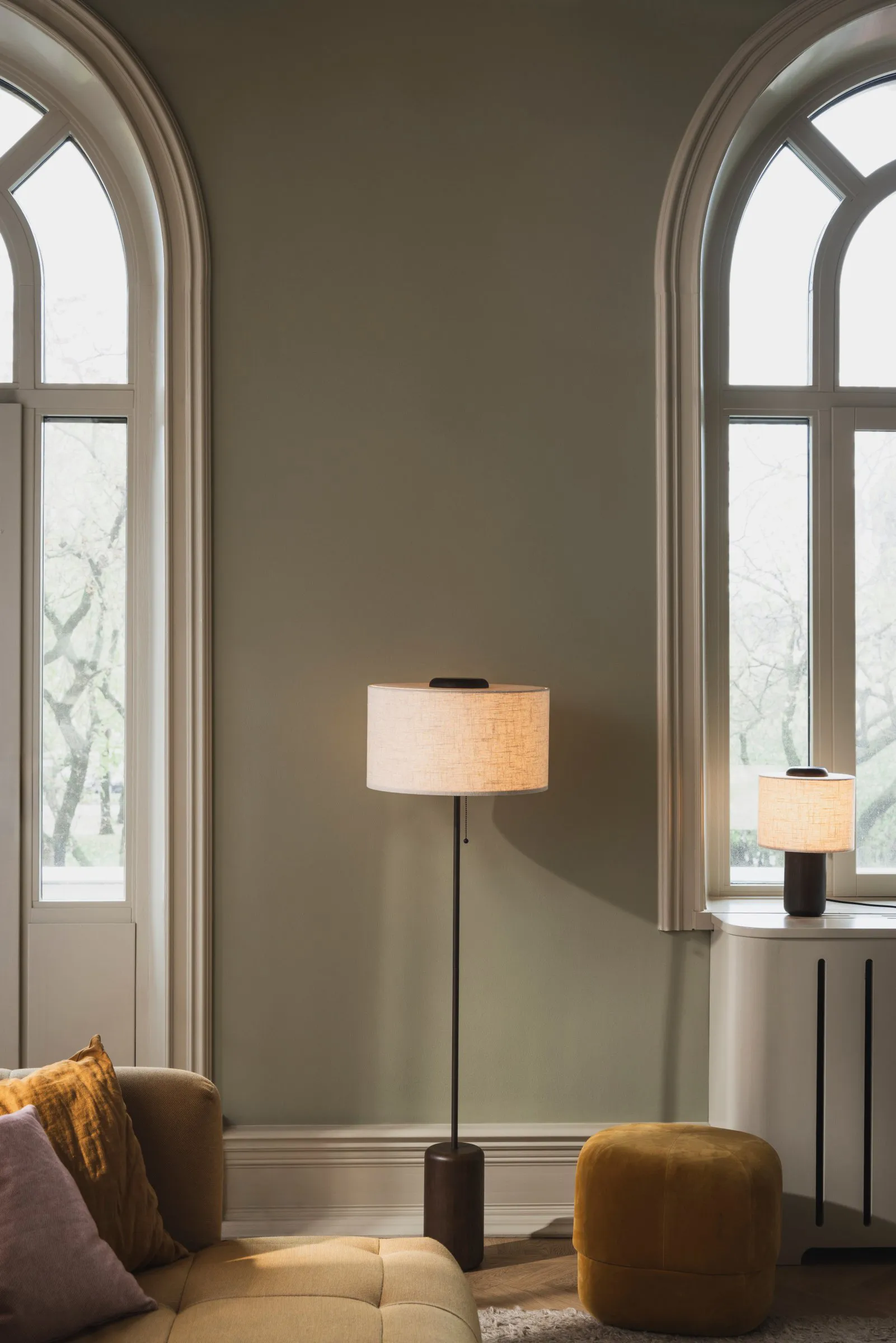 Bosco table lamp, Brown stained oak Globen Lighting