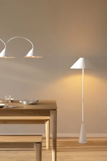 Cannes floor lamp 140 cm - White - Globen Lighting