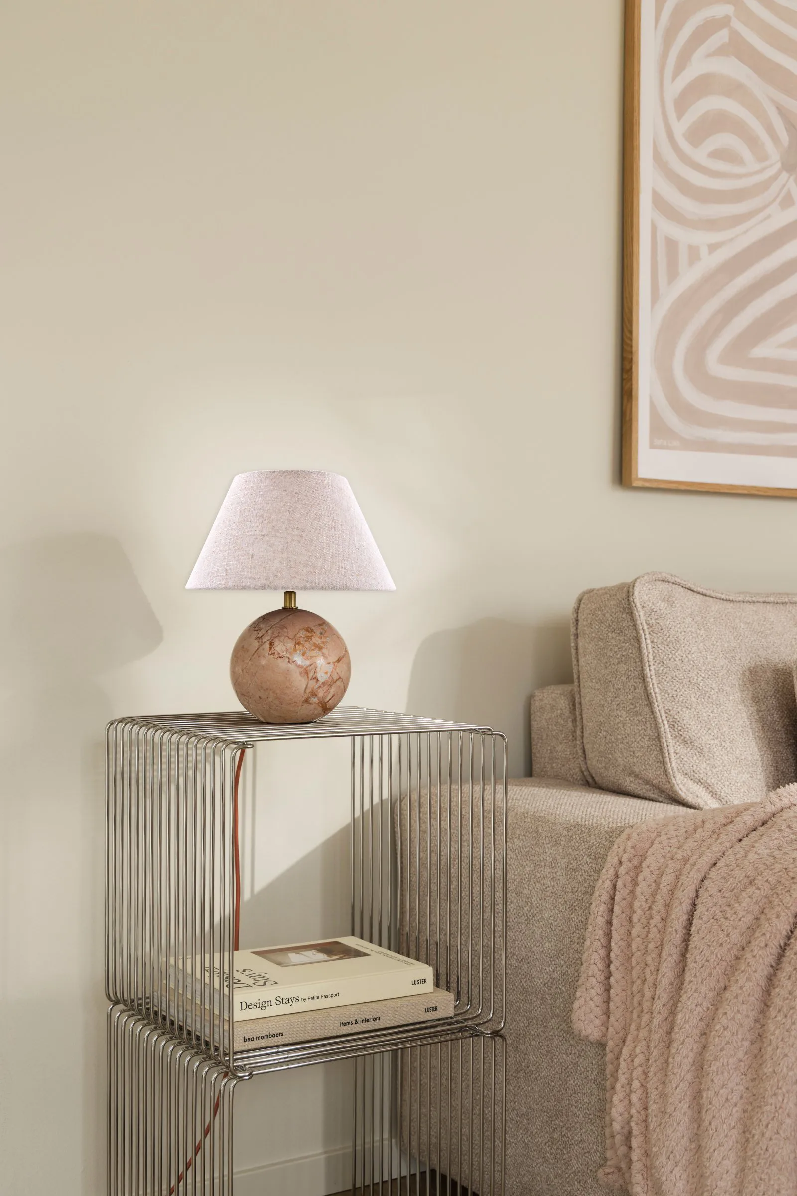 Castello 24 table lamp, Dusty pink marble, white shade Globen Lighting
