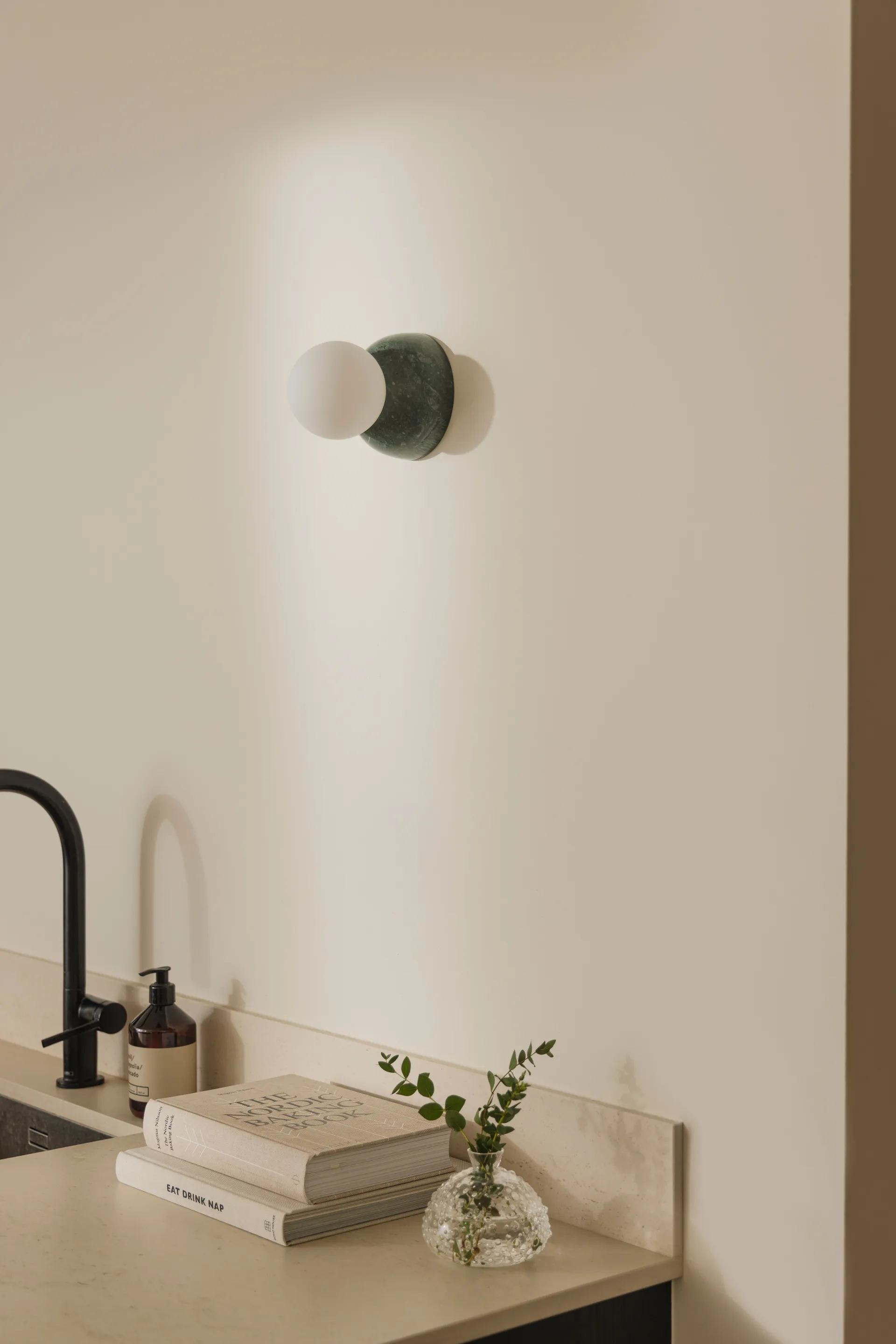 Torrano wall lamp/ceiling lamp 13 cm, Dark green marble Globen Lighting