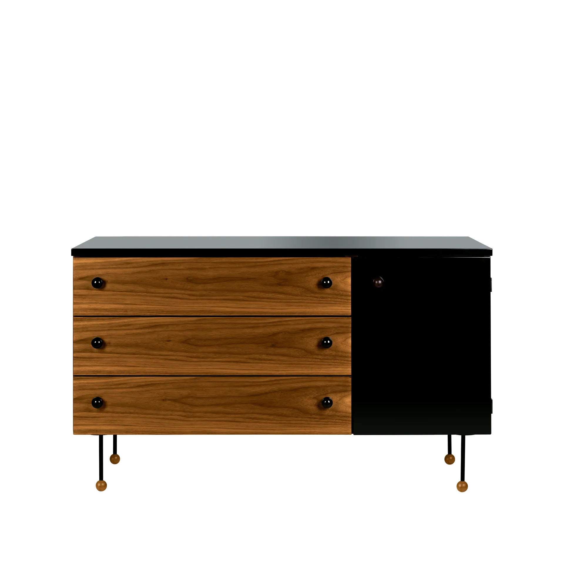 62 Dresser, American walnut, 3 drawers GUBI