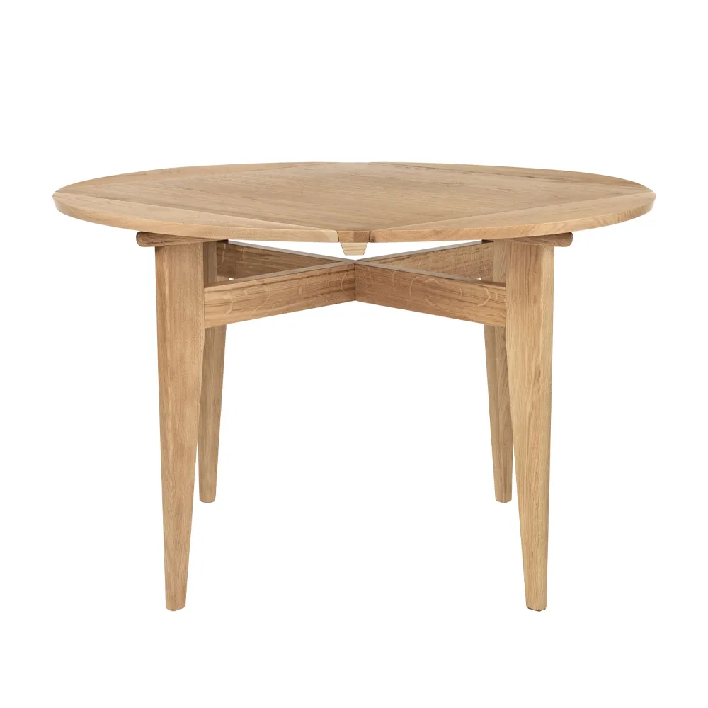 B-Table dining table, Oak matte lacqured GUBI