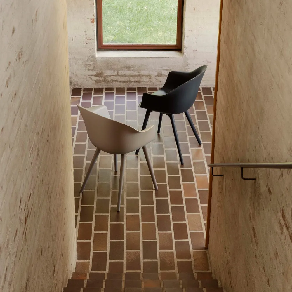 Bat Plastic chair, Black GUBI