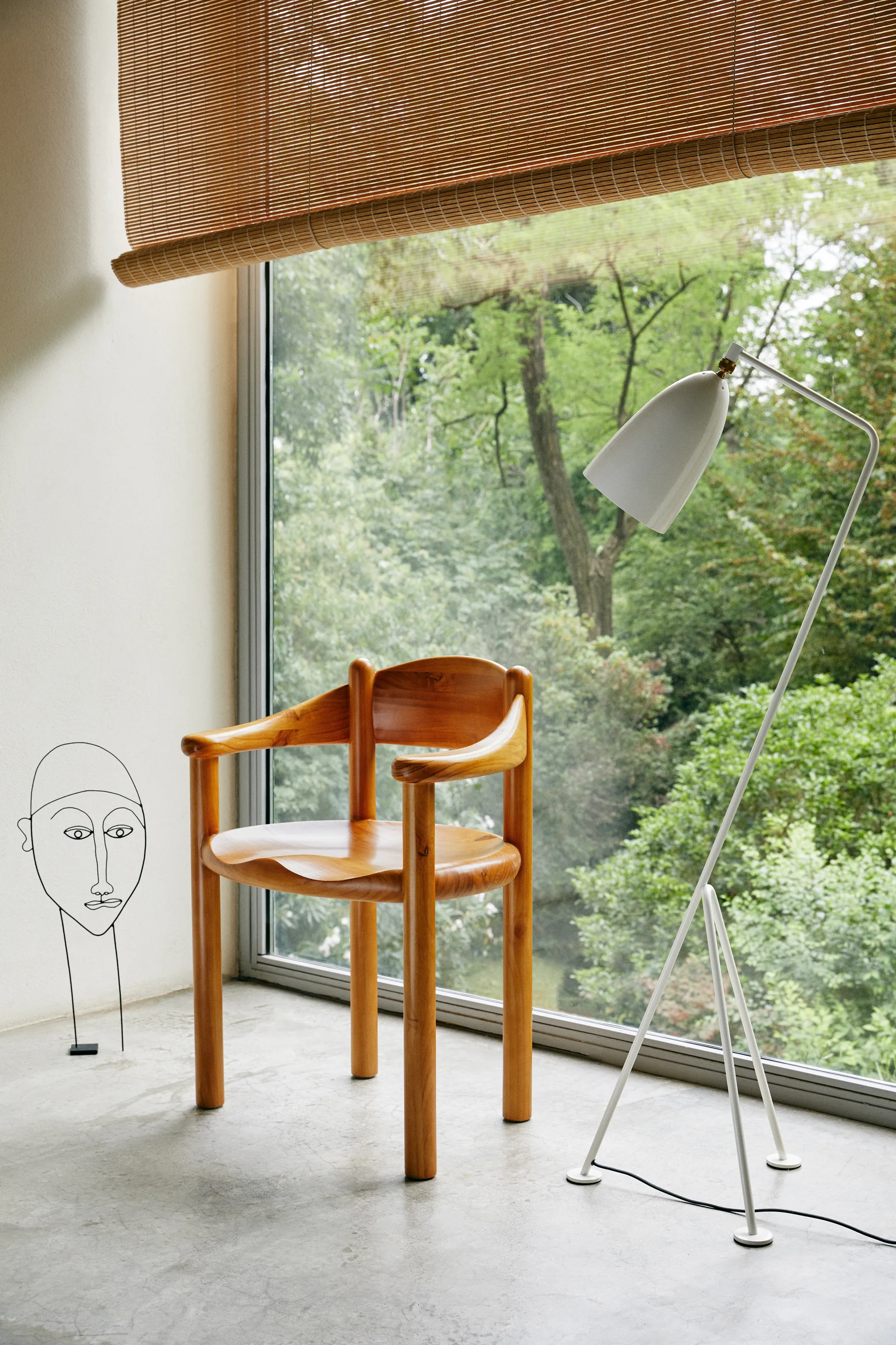 Gräshoppa floor lamp glossy, Alabaster white GUBI
