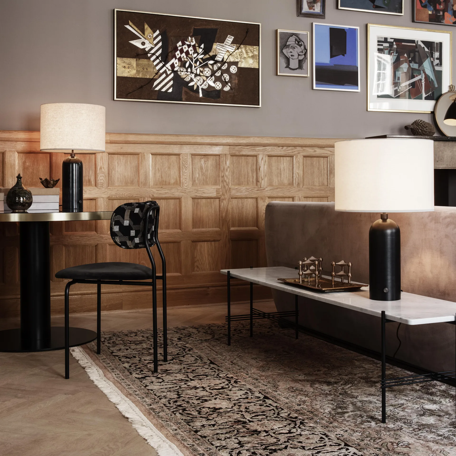 Gravity L table lamp, black marble + white shade GUBI