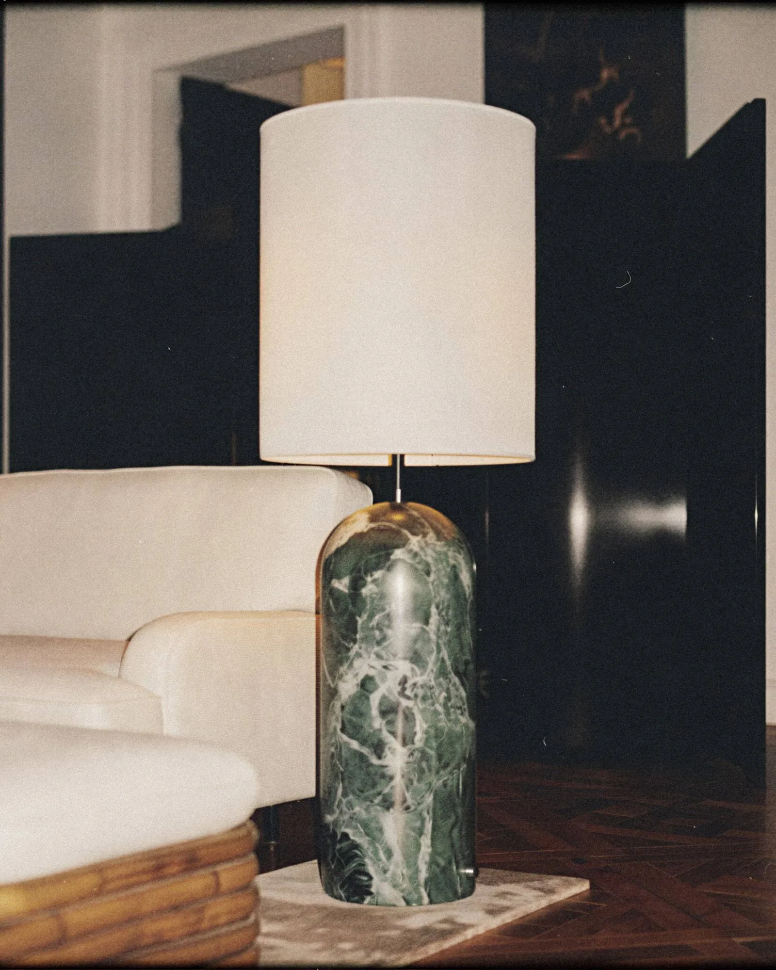Gravity XL floor lamp, Emerald marble-white GUBI