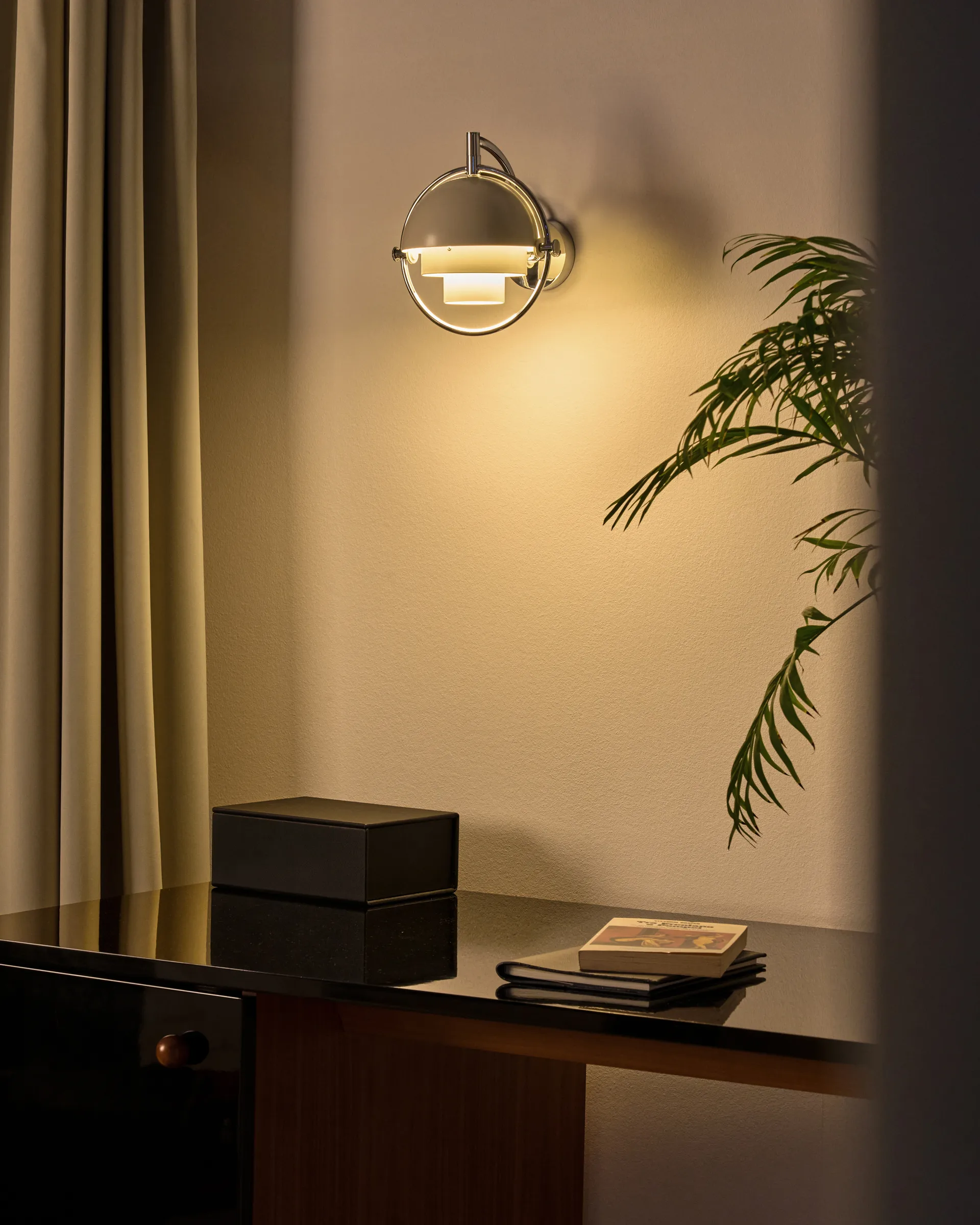 Multi-Lite wall lamp, White-chrome GUBI