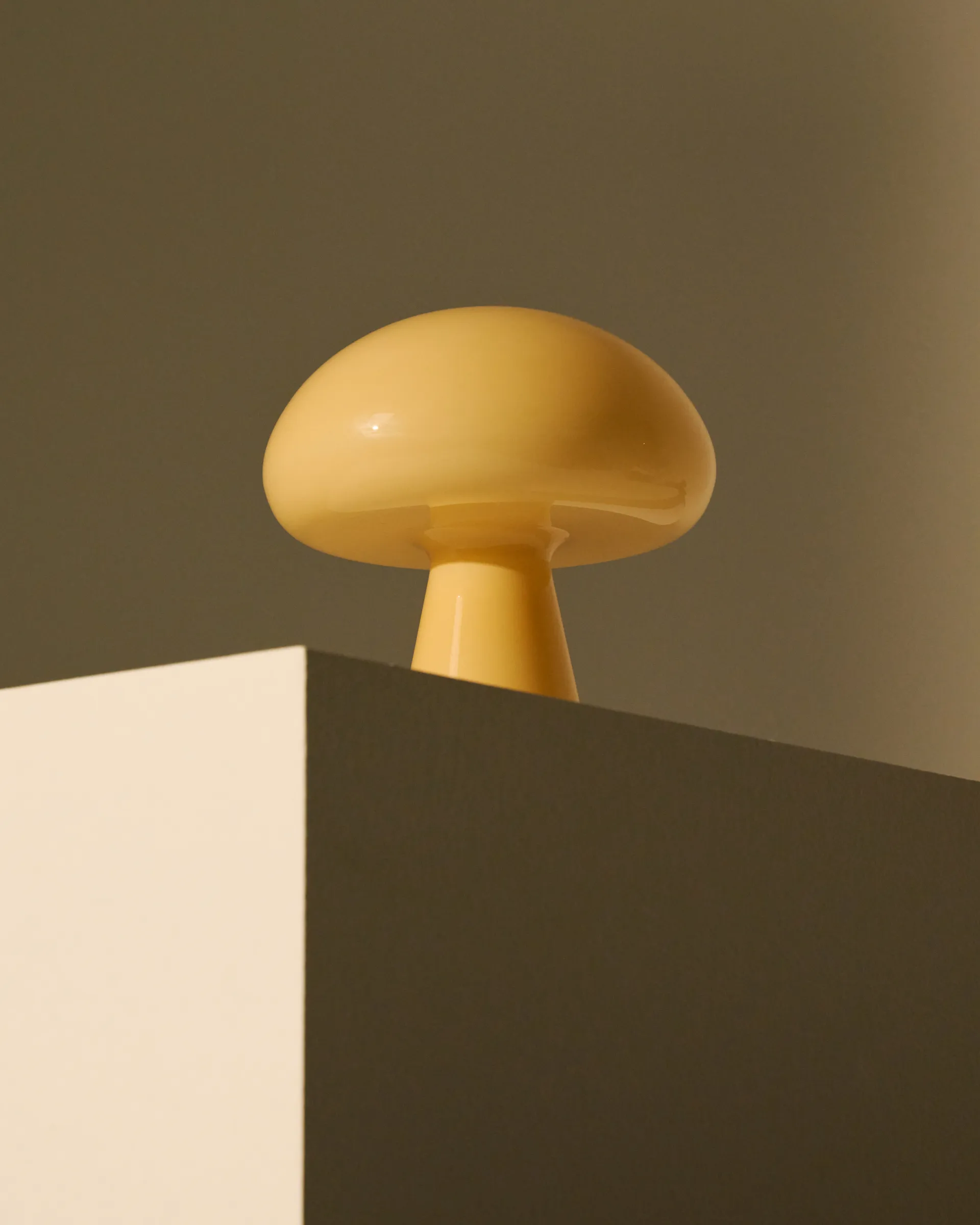 Obello table lamp, Mellow yellow GUBI