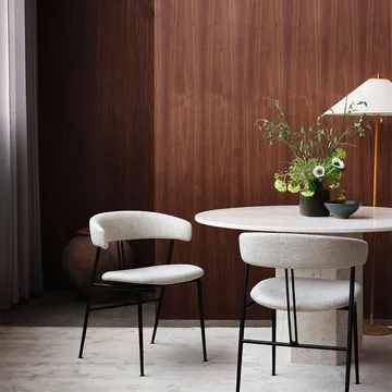 Violin dining chair - Karakorum 001 white-covered - GUBI