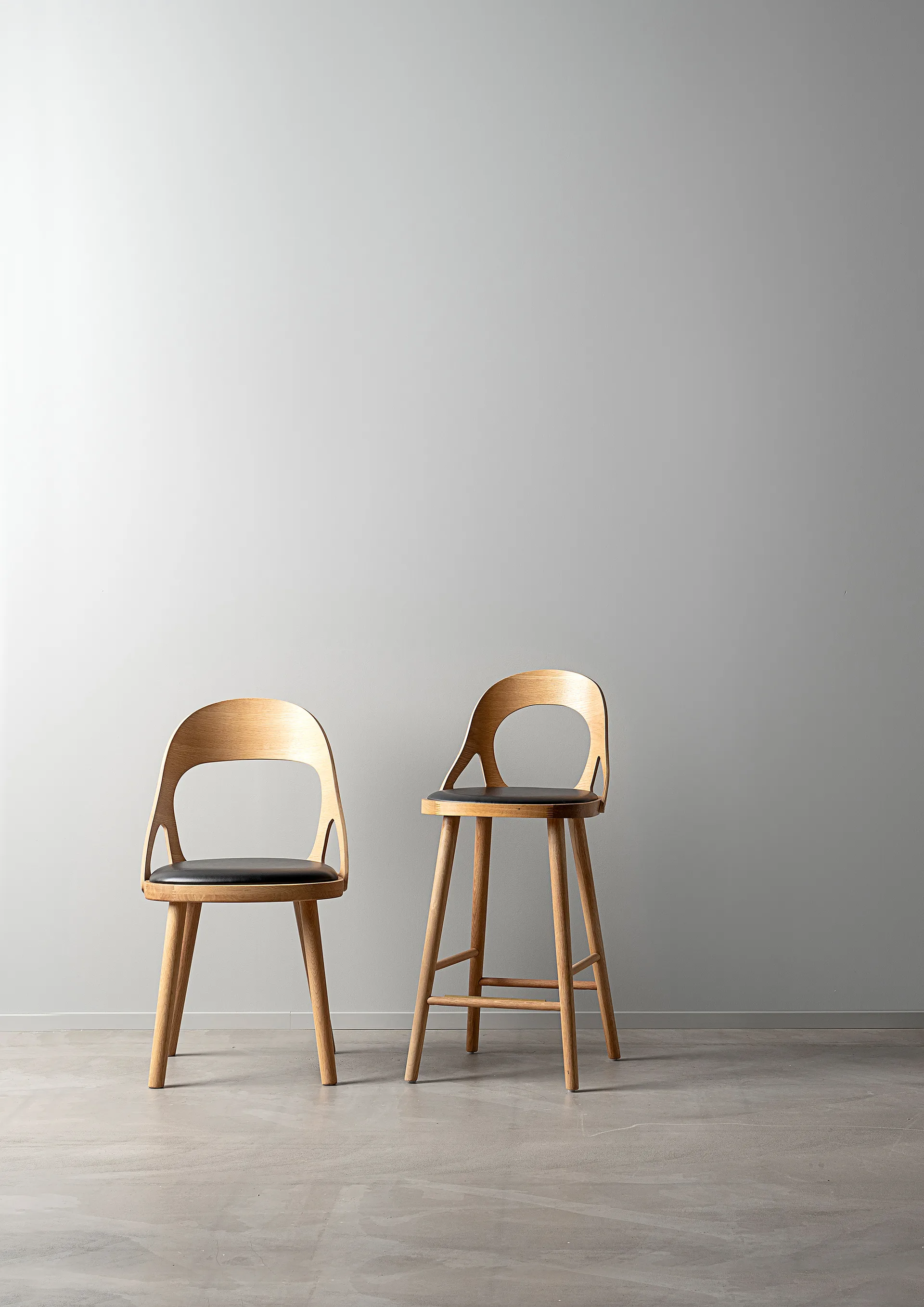 Colibri bar stool 63 cm, Oiled oak-black pad Hans K