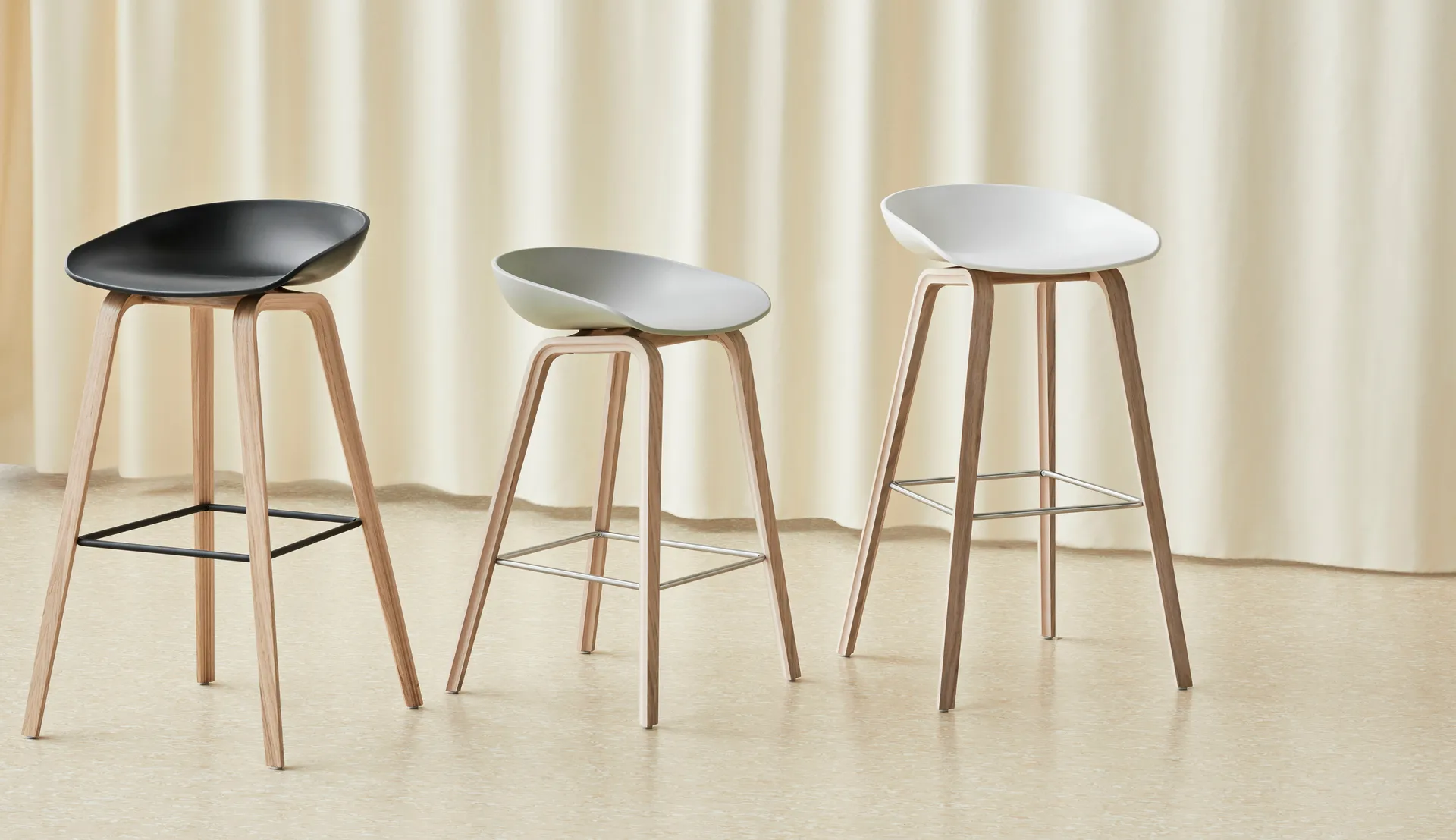 About a Stool AAL32 Low 2.0 bar stool lacquered oak base, Melange cream-stainless steel footrest HAY