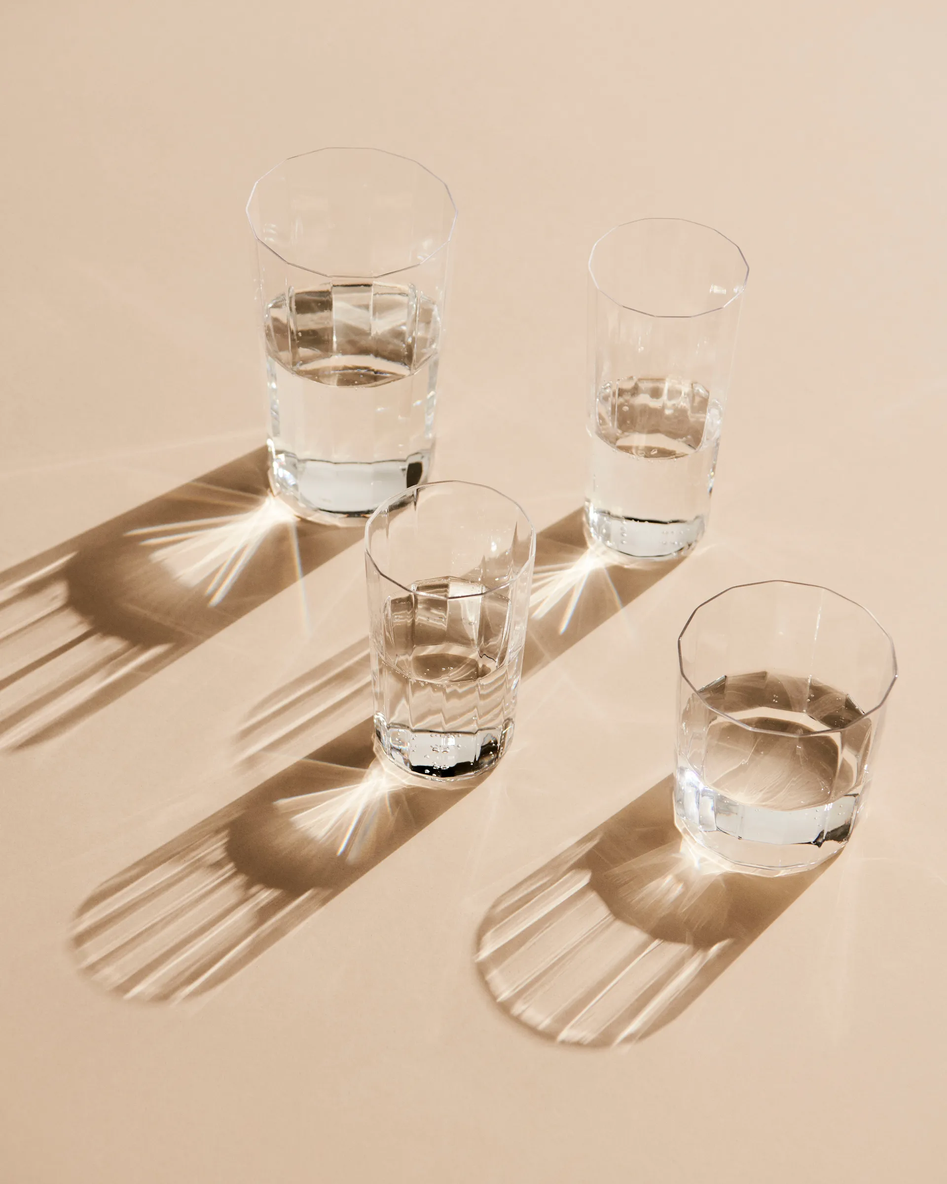 Angle drinking glass 4-pack, Medium 10 cm HAY