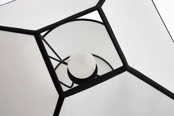 Ava pyramid table lamp 45 cm - White - HAY