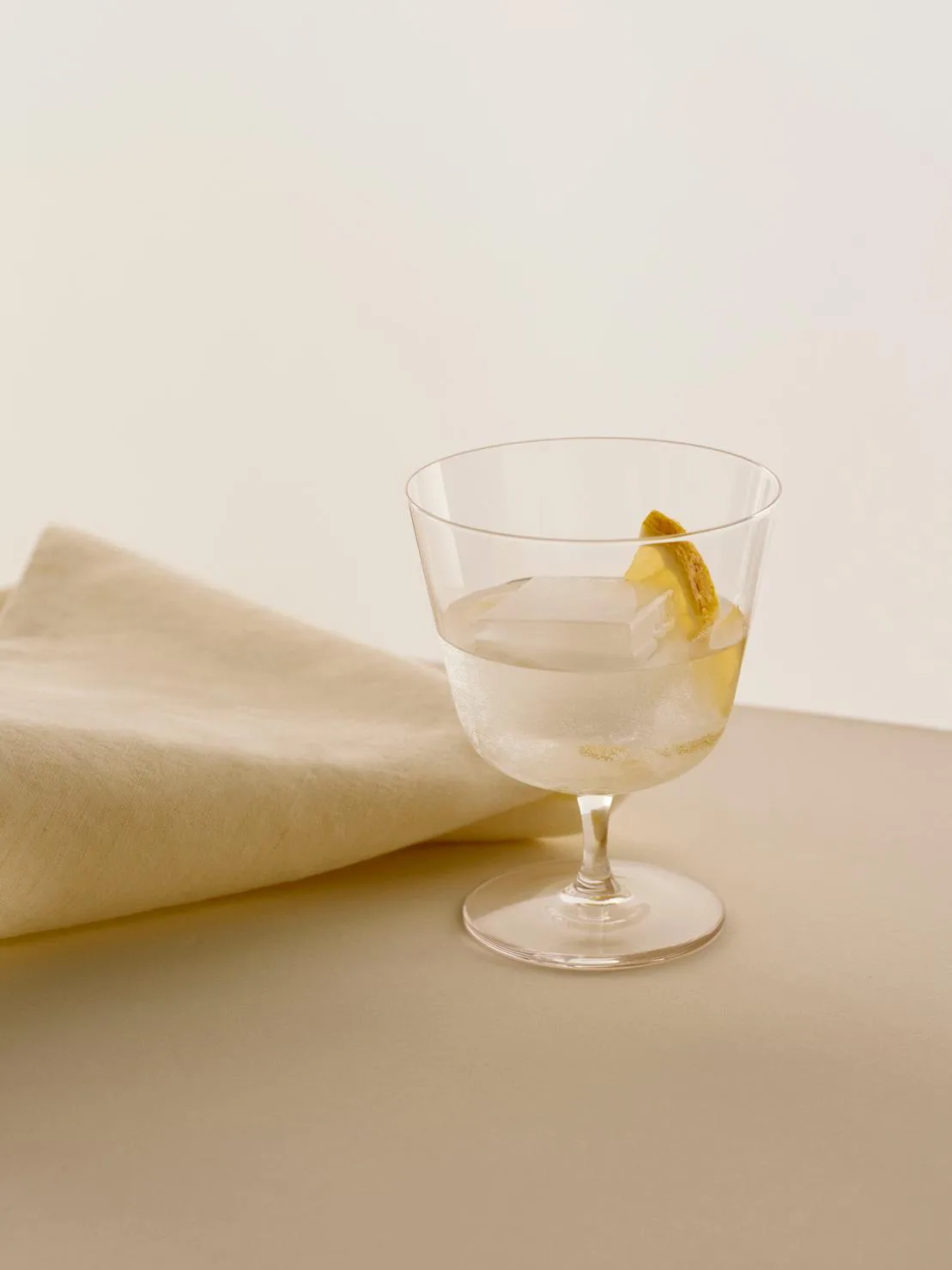 Curve Stem drinking glass 2-pack, Clear HAY