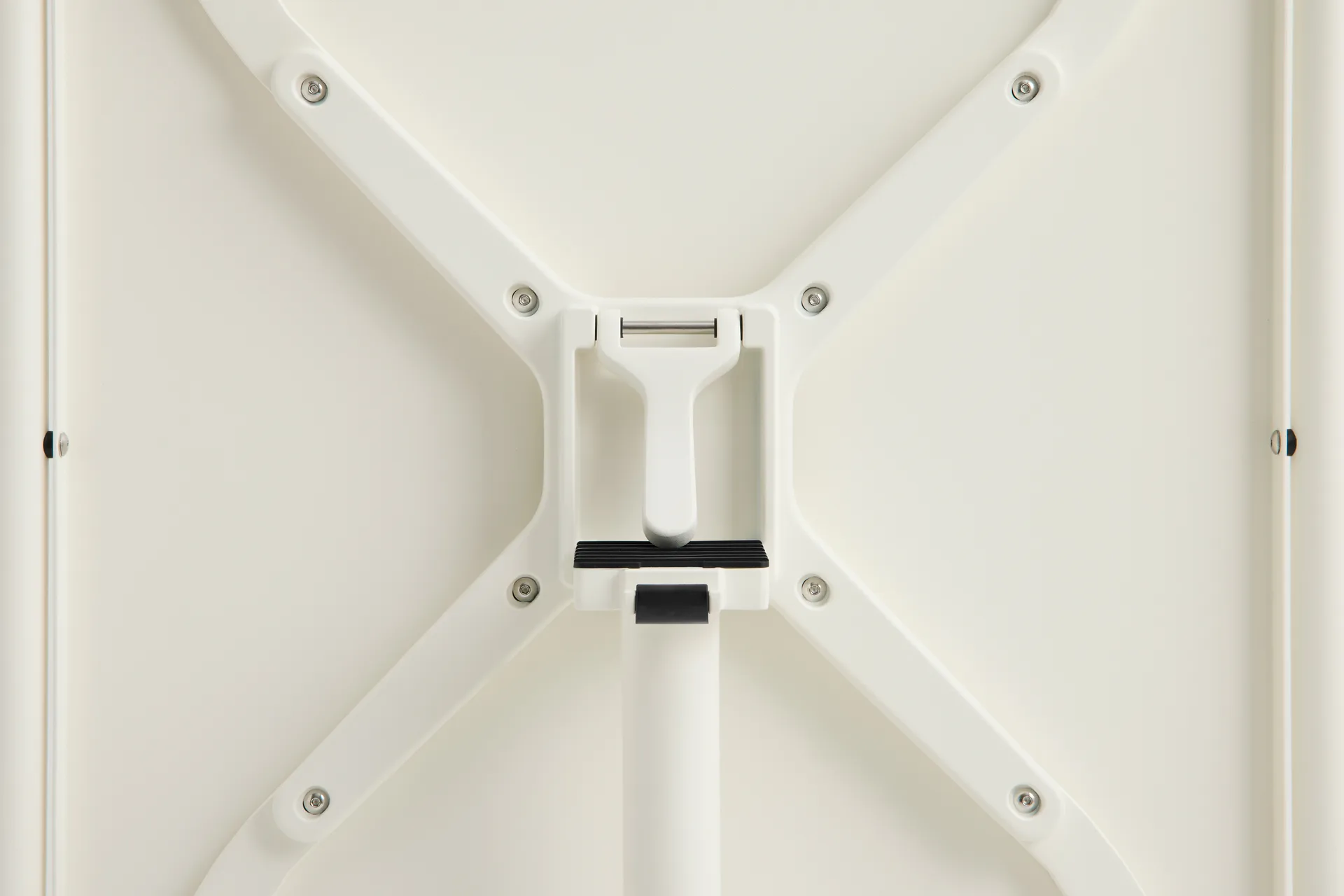 Deville table, Cream white, Ø80x74 cm HAY