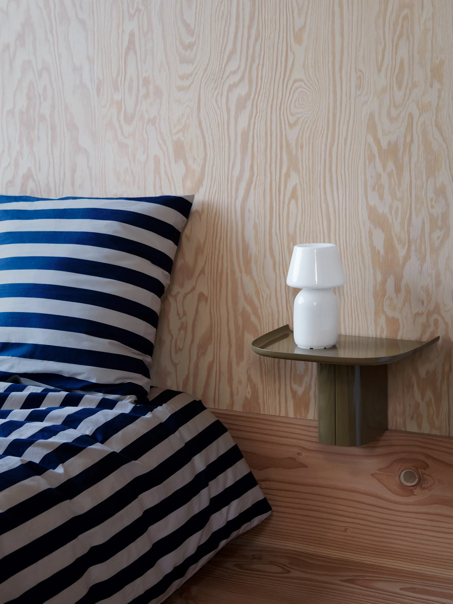 Korpus 1 hook wallshelf S, Cream HAY