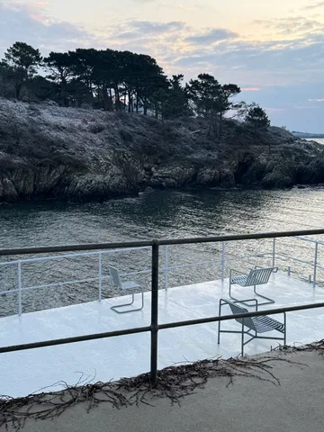 Palissade Cantilever chair - Hot galvanised steel - HAY