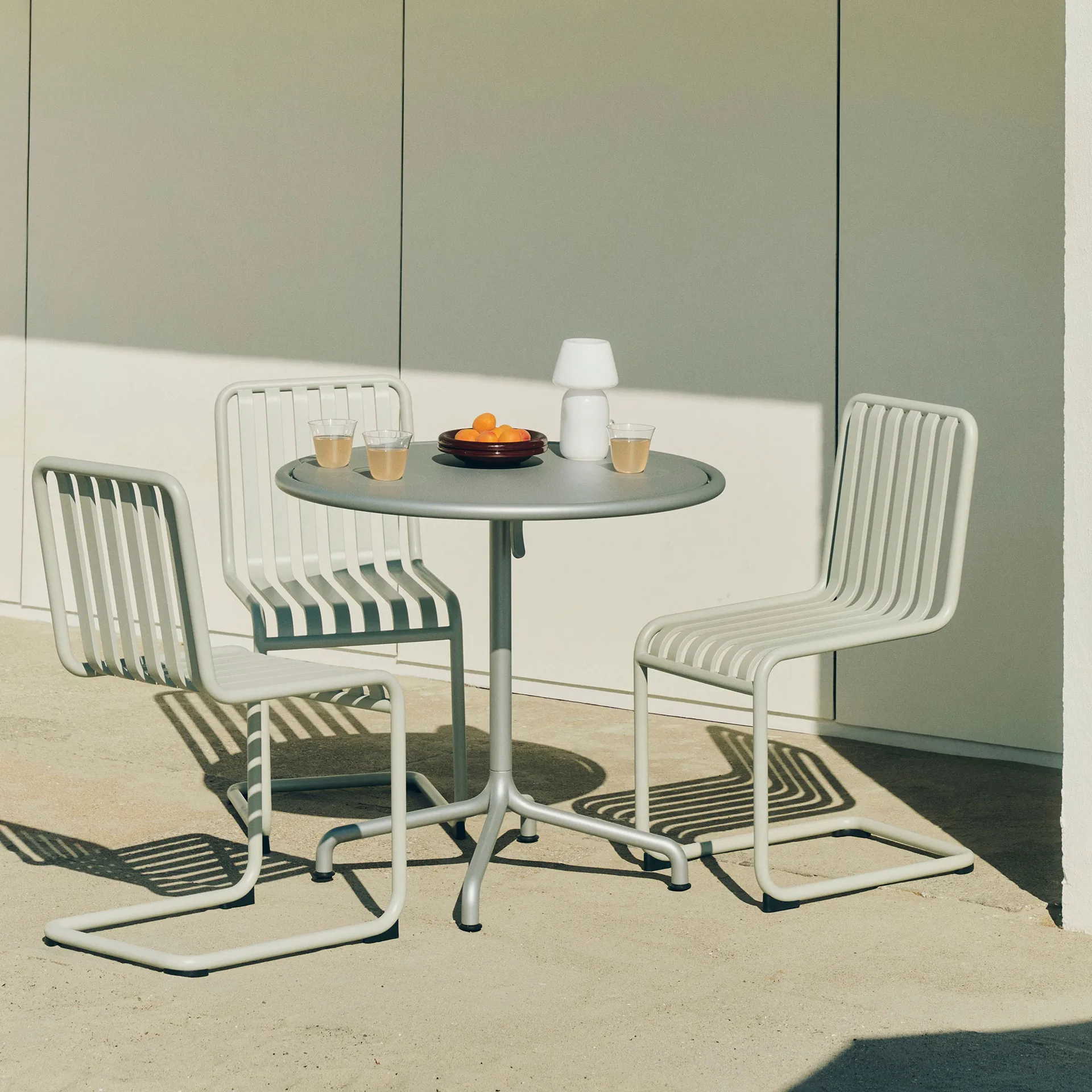 Palissade Cantilever chair, Sky grey HAY