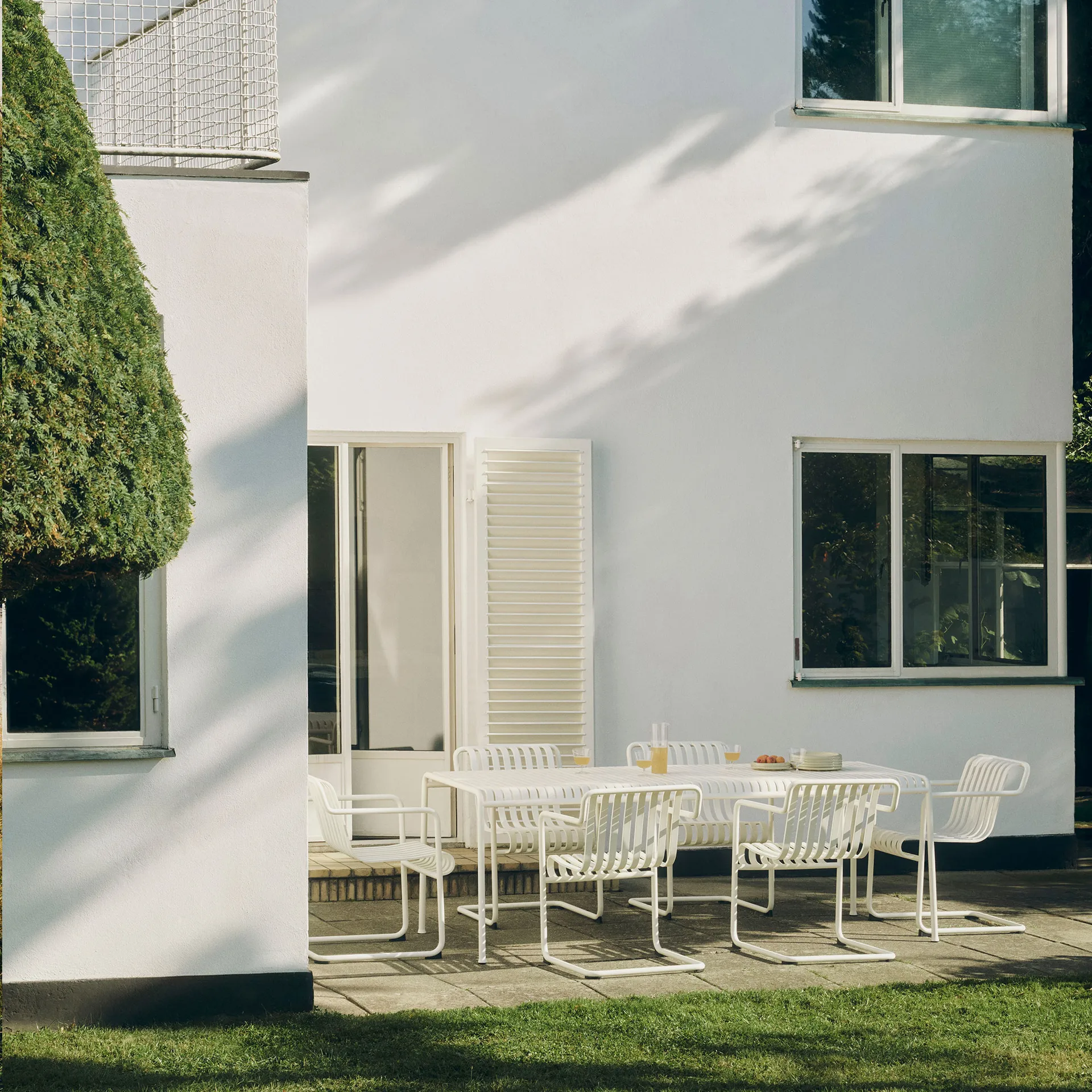 Palissade Cantilever Dining armchair, Cream white HAY