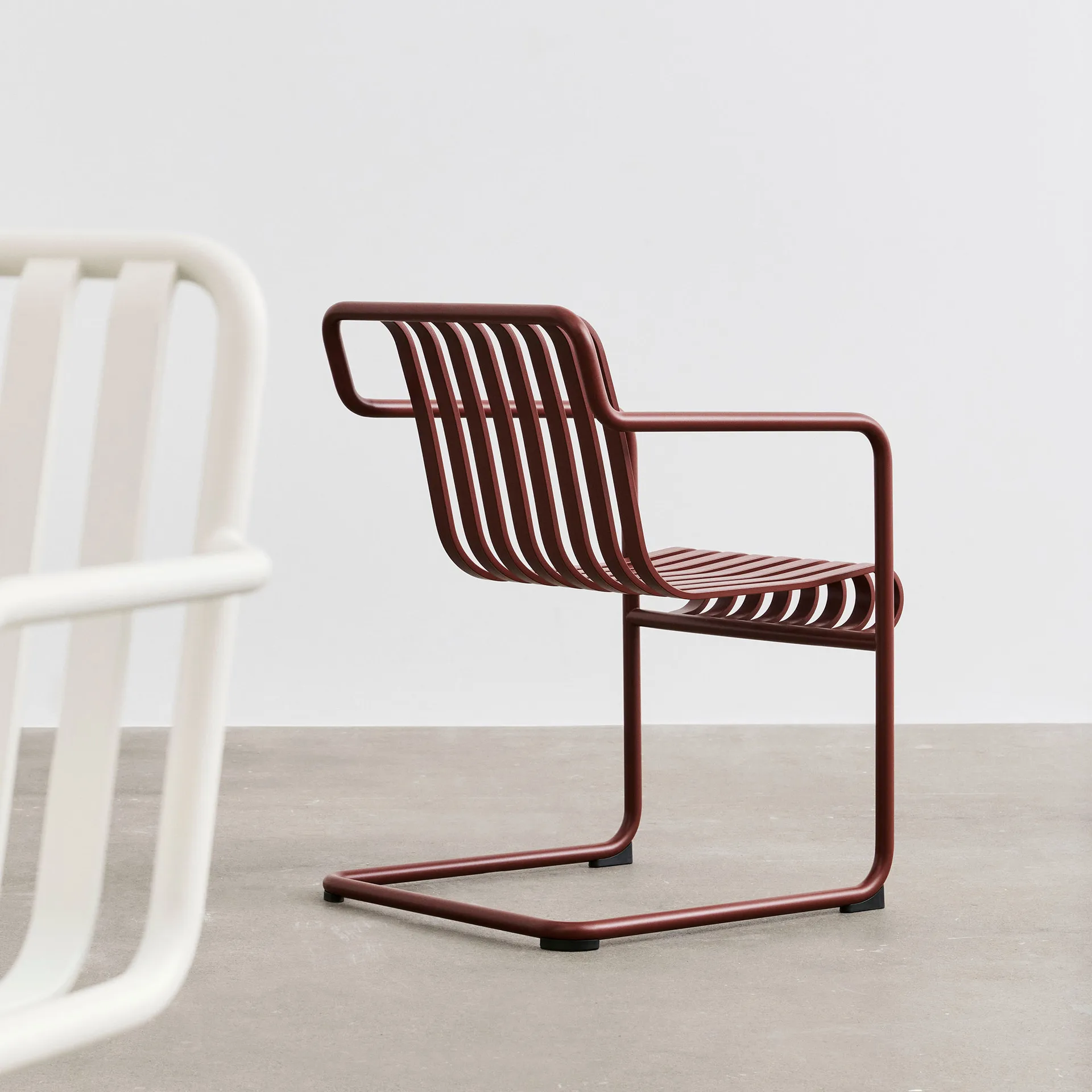 Palissade Cantilever Dining armchair, Iron red HAY