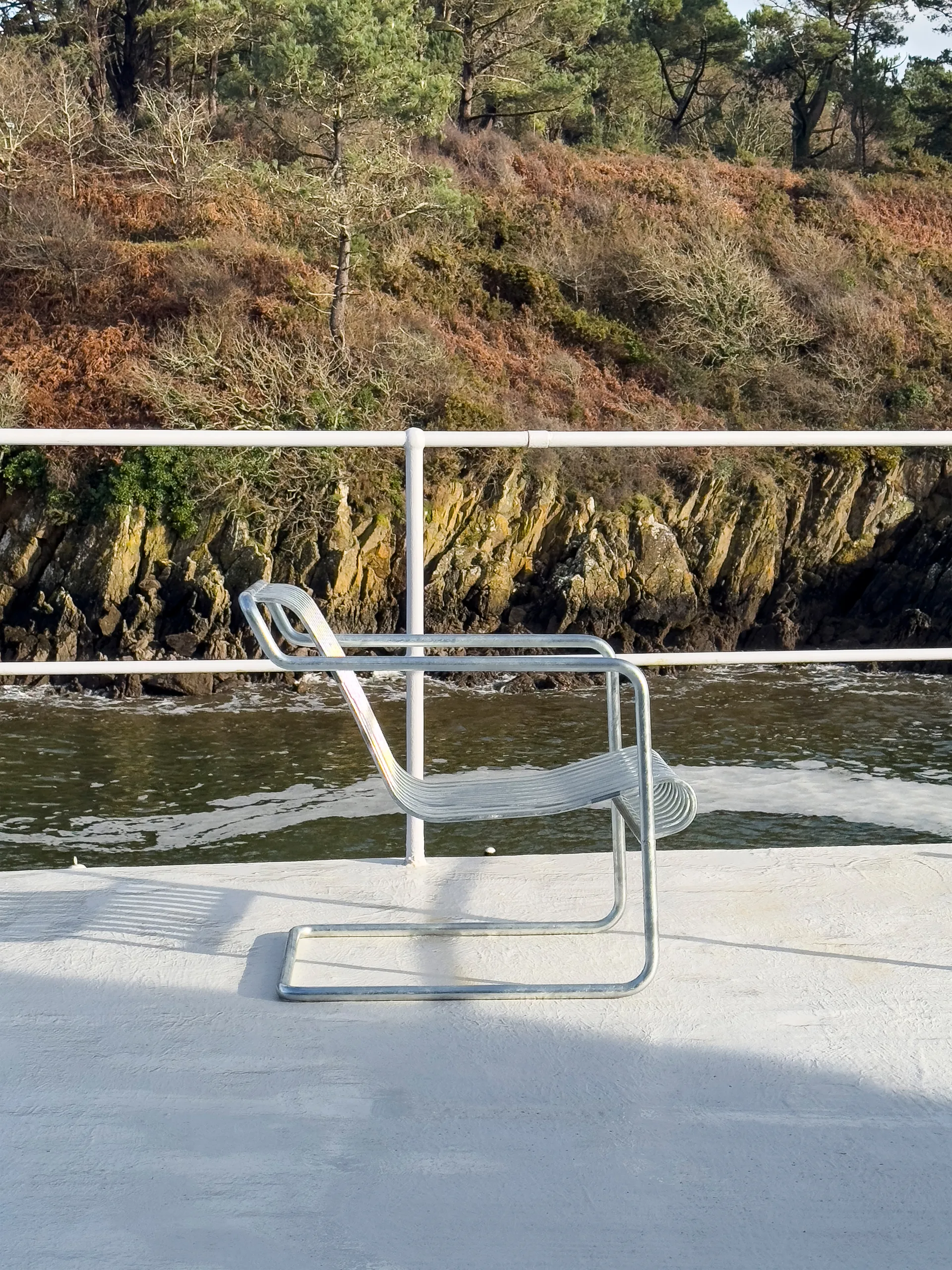 Palissade Cantilever Low lounge armchair, Hot galvanised steel HAY