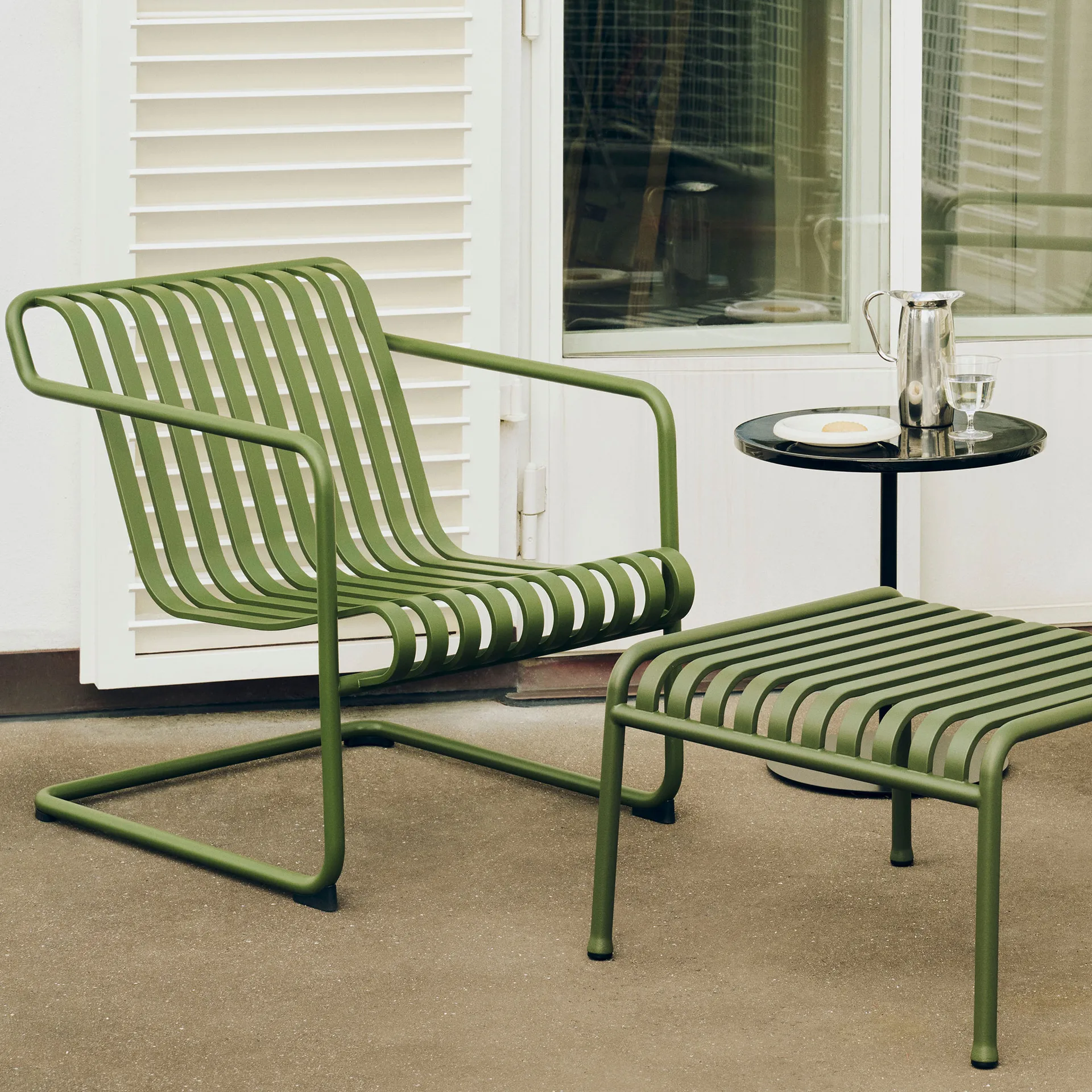 Palissade Cantilever Low lounge armchair, Olive HAY