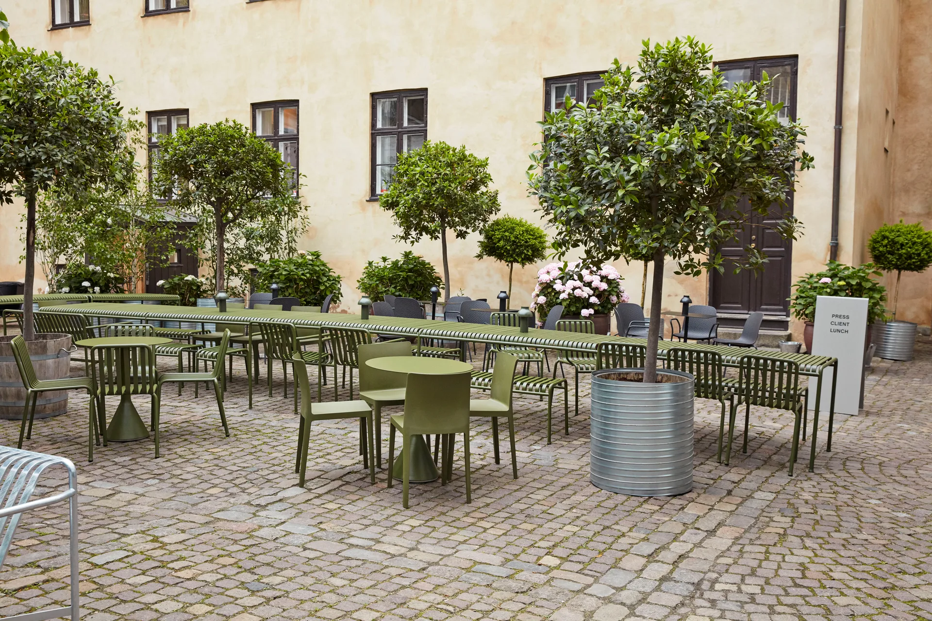 Palissade dining set 4 chairs 170x90 cm - Olive,  HAY