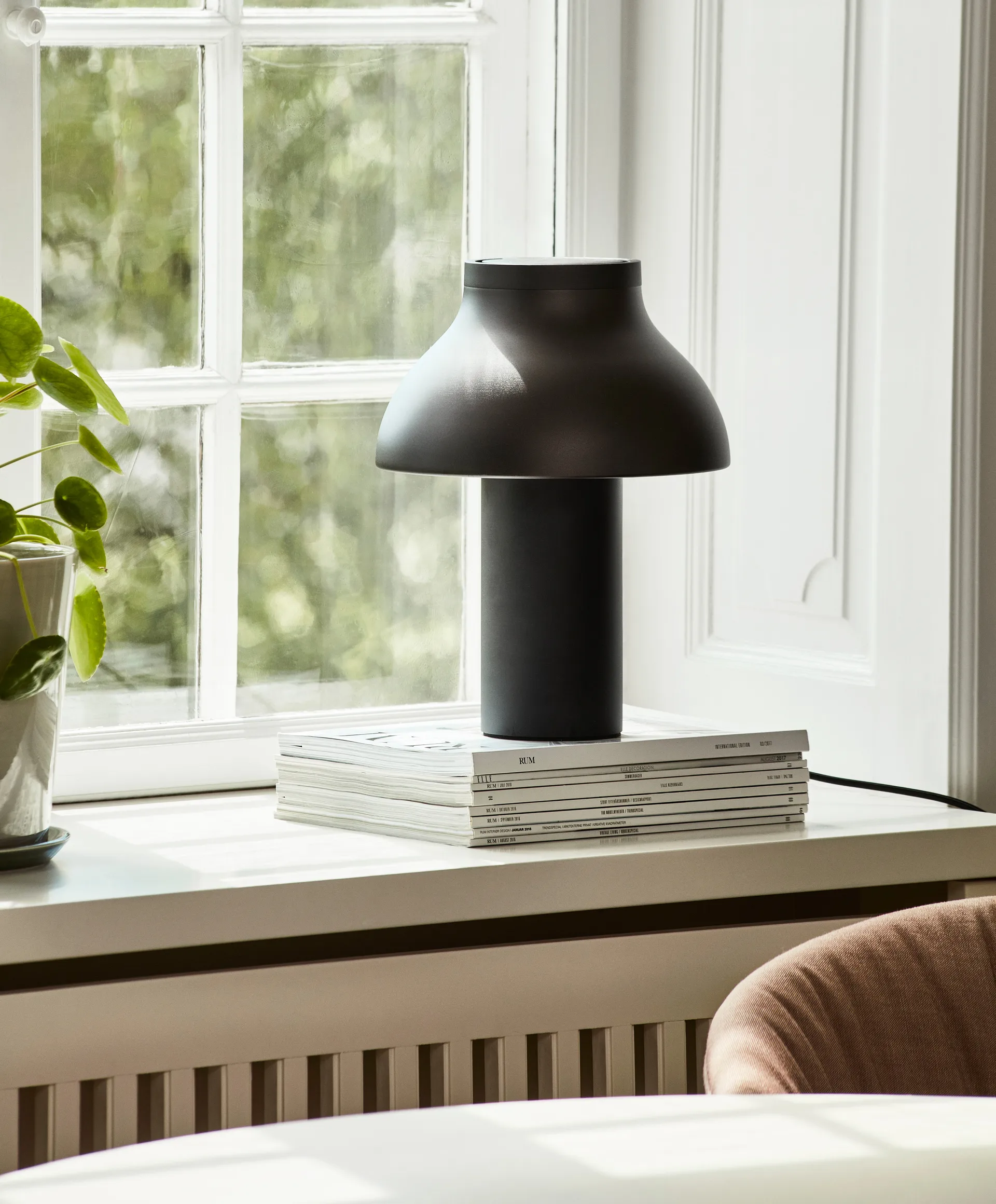 PC table table lamp S Ø25 cm, Soft black HAY